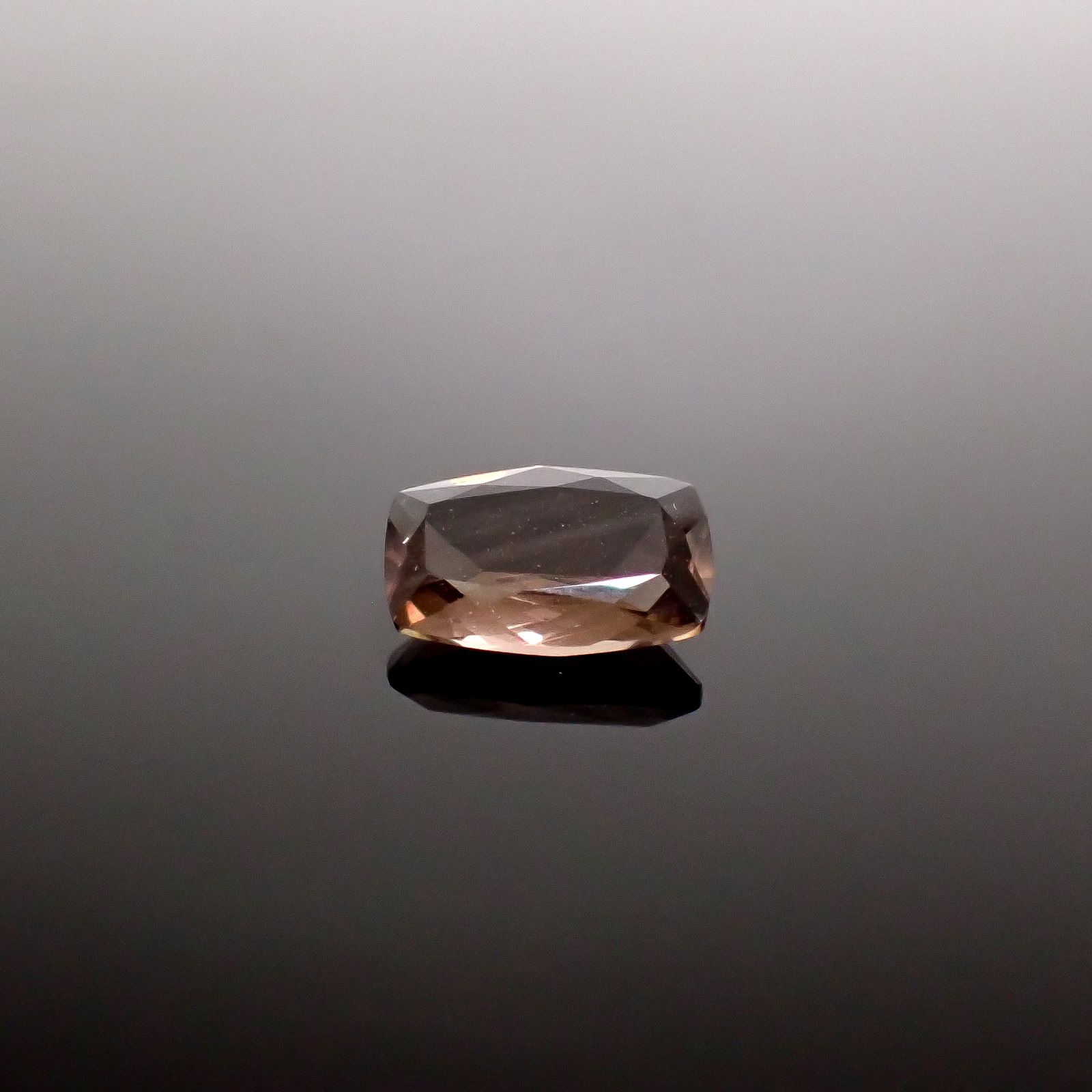 コロンビアナイト コロンビア産 2.52ct / 12x8mm前後 [260331929]