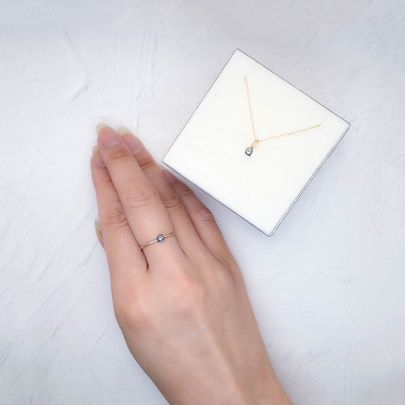 ◇ペアセット◇アイスブルーサファイア スリランカ/マダガスカル産 0.25ct(2pcs合計) [250830990]2.9x2.9mm前後