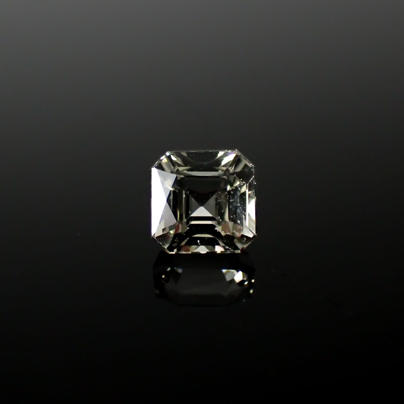 シルバーアパタイト フルオレッセンス アフリカ産 1.37ct[240928961]5.9x5.9mm前後