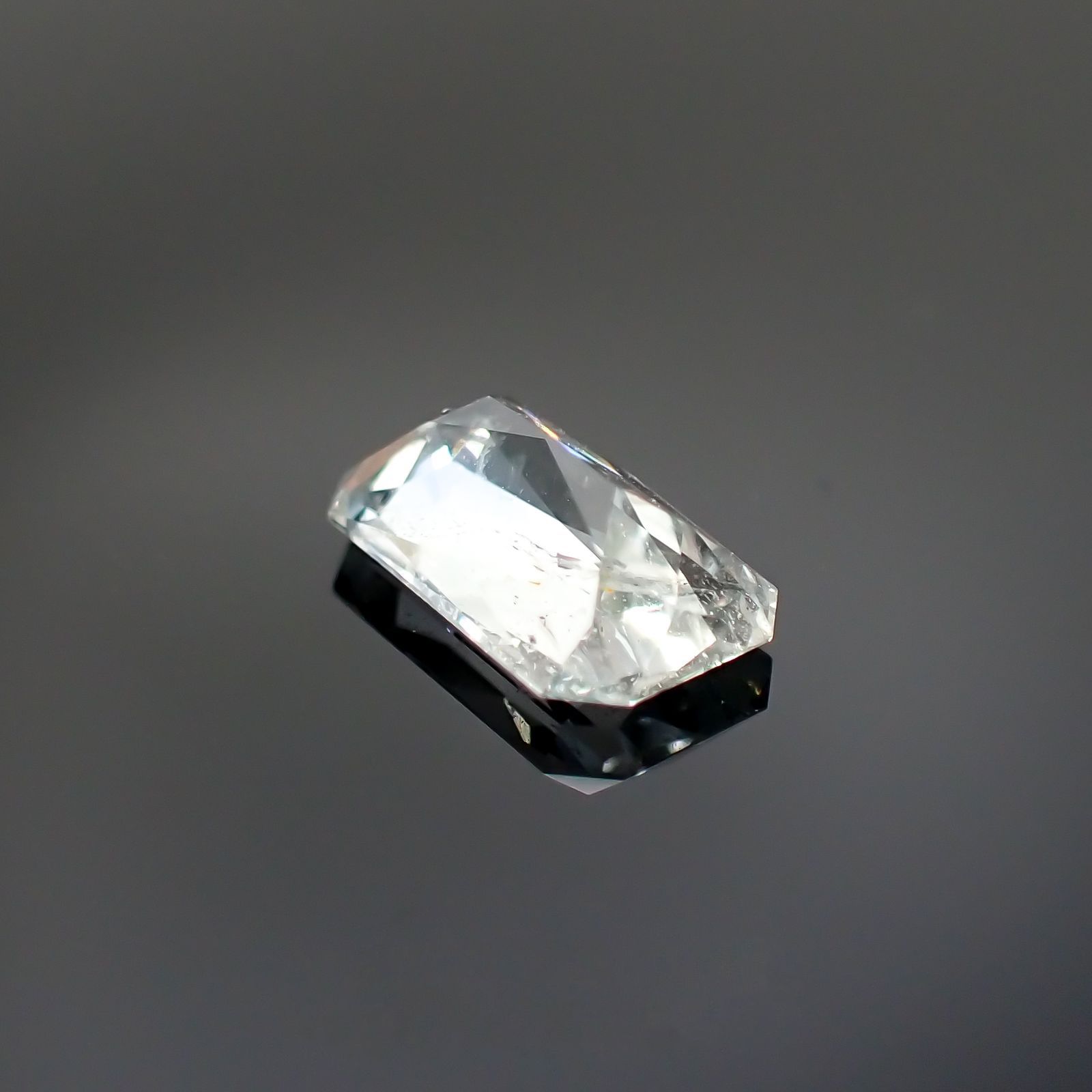 ジェレメジェバイト(宝石名エレメージェバイト)ナミビア産 1.288ct ソ付(彩珠)[230823128]8.8x5.3mm前後