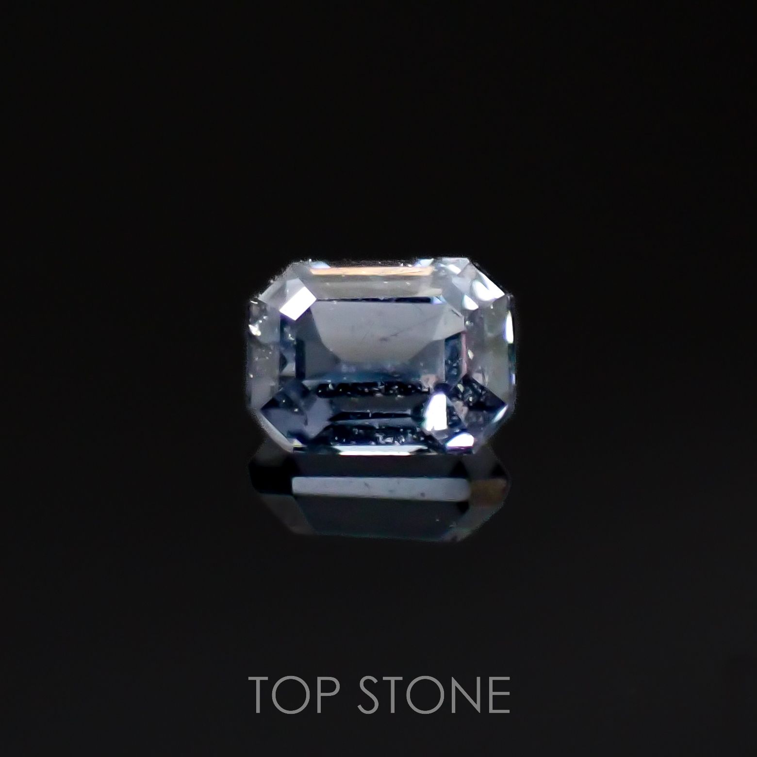カラーチェンジガーネット アレキタイプ(宝石名ガーネット)マダガスカル・ベキリー産 0.12ct 識別済[220716943]2.9x2.2mm前後