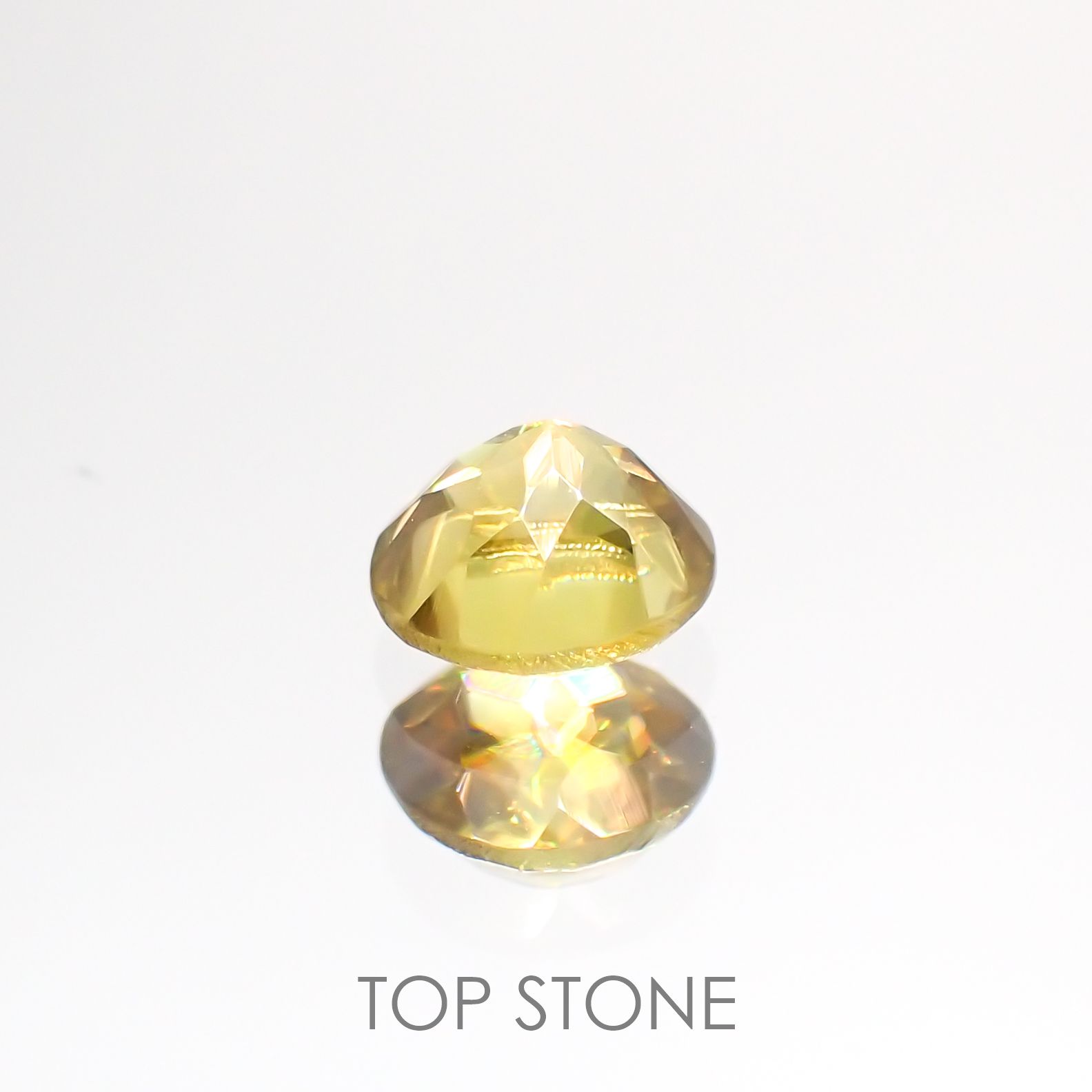 ゴールデンスフェーン(宝石名スフェーン) マダガスカル産 0.57ct 識別済[210812766]4.9×4.9mm前後