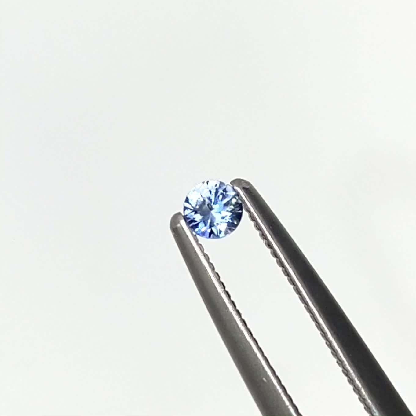 ベニトアイト アメリカ・カリフォルニア州産 0.085ct / 2.7x2.7mm前後