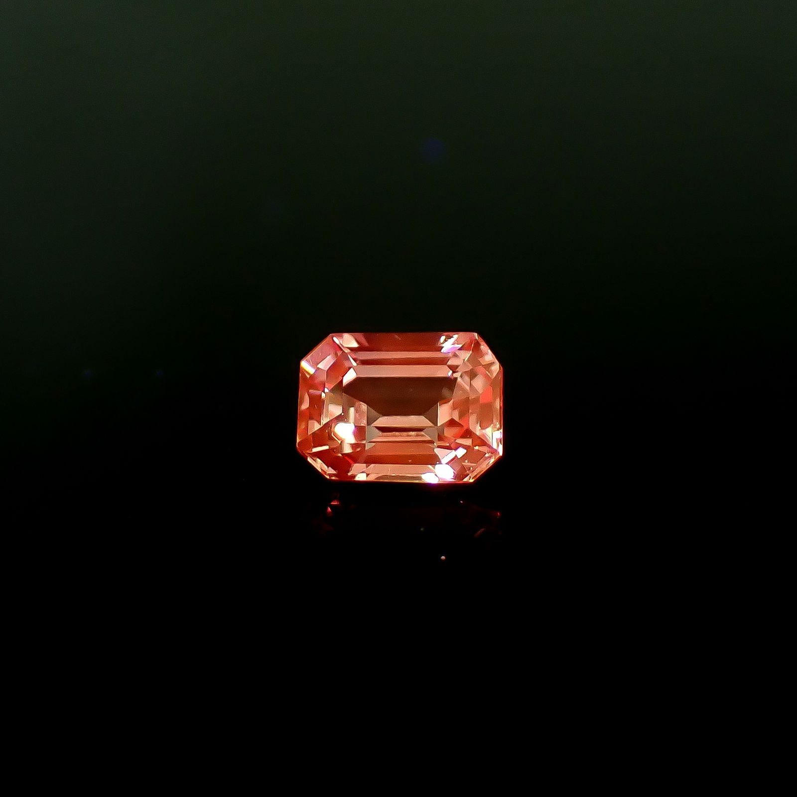 パパラチャサファイア(宝石名サファイア/別名パパラチャ・サファイア)スリランカ産 DGL鑑付 0.248ct / 3.98x3.04mm前後 [260632265]