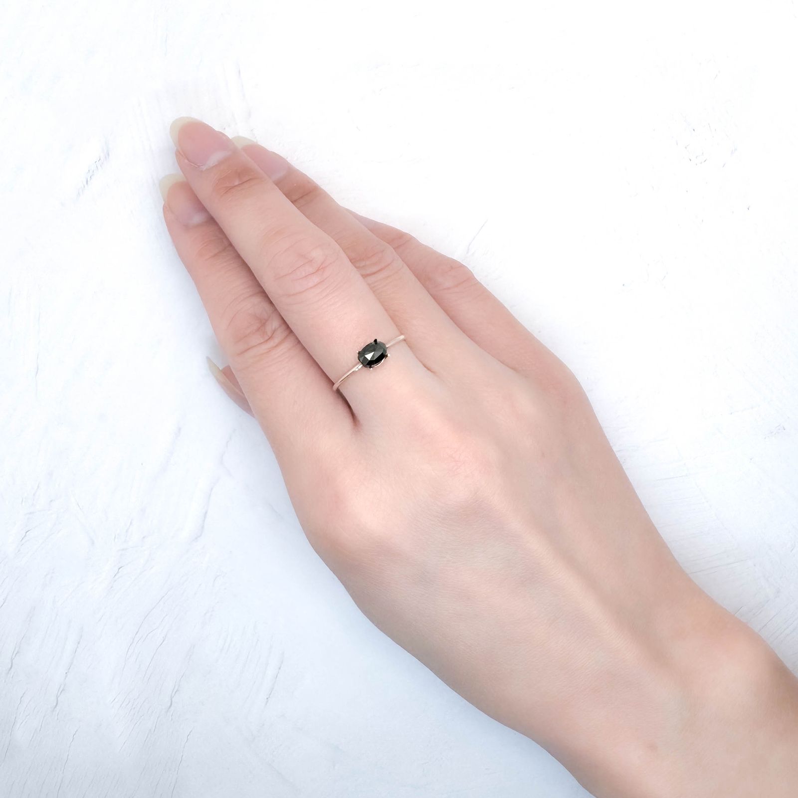 ◇ローズカット◇ブラックダイヤモンド ジンバブエ産 0.60ct / 6.1x4.1mm前後 [251131325]