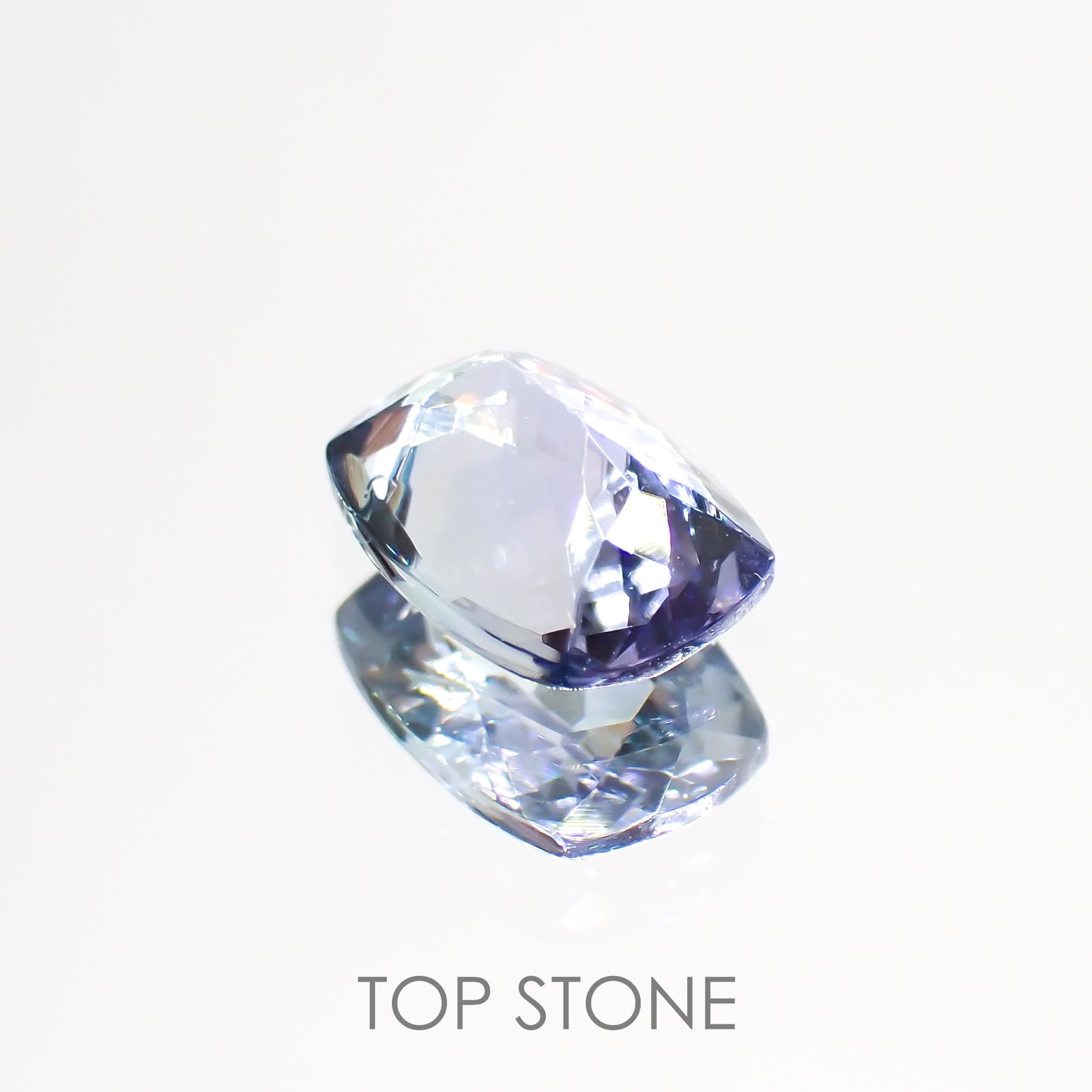 バイカラータンザナイト(宝石名タンザナイト) タンザニア産 0.82ct 識別済[210812666]6.9×4.9mm前後