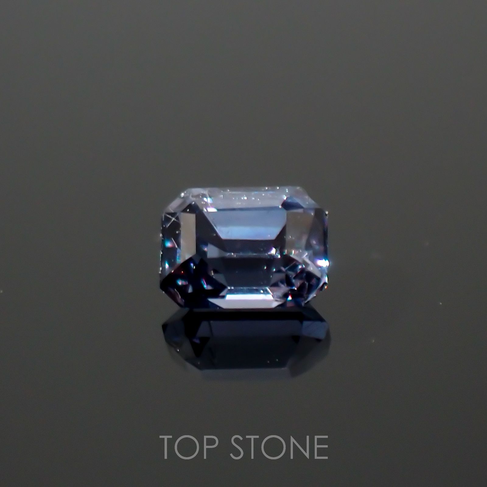 カラーチェンジガーネット アレキタイプ(宝石名ガーネット)マダガスカル・ベキリー産 0.12ct 識別済[220616549]2.9x2.2mm前後