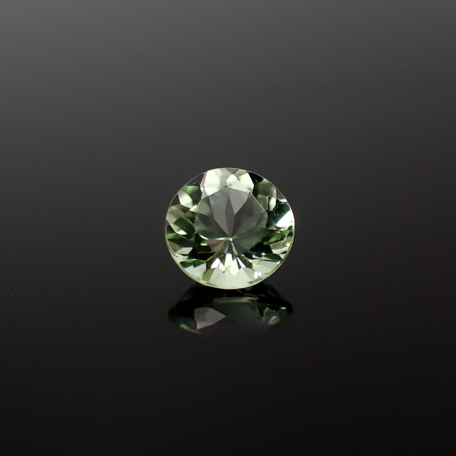 ミントペリドット パキスタン/ノルウェー産 0.62ct[240728559]5.5x5.5mm前後