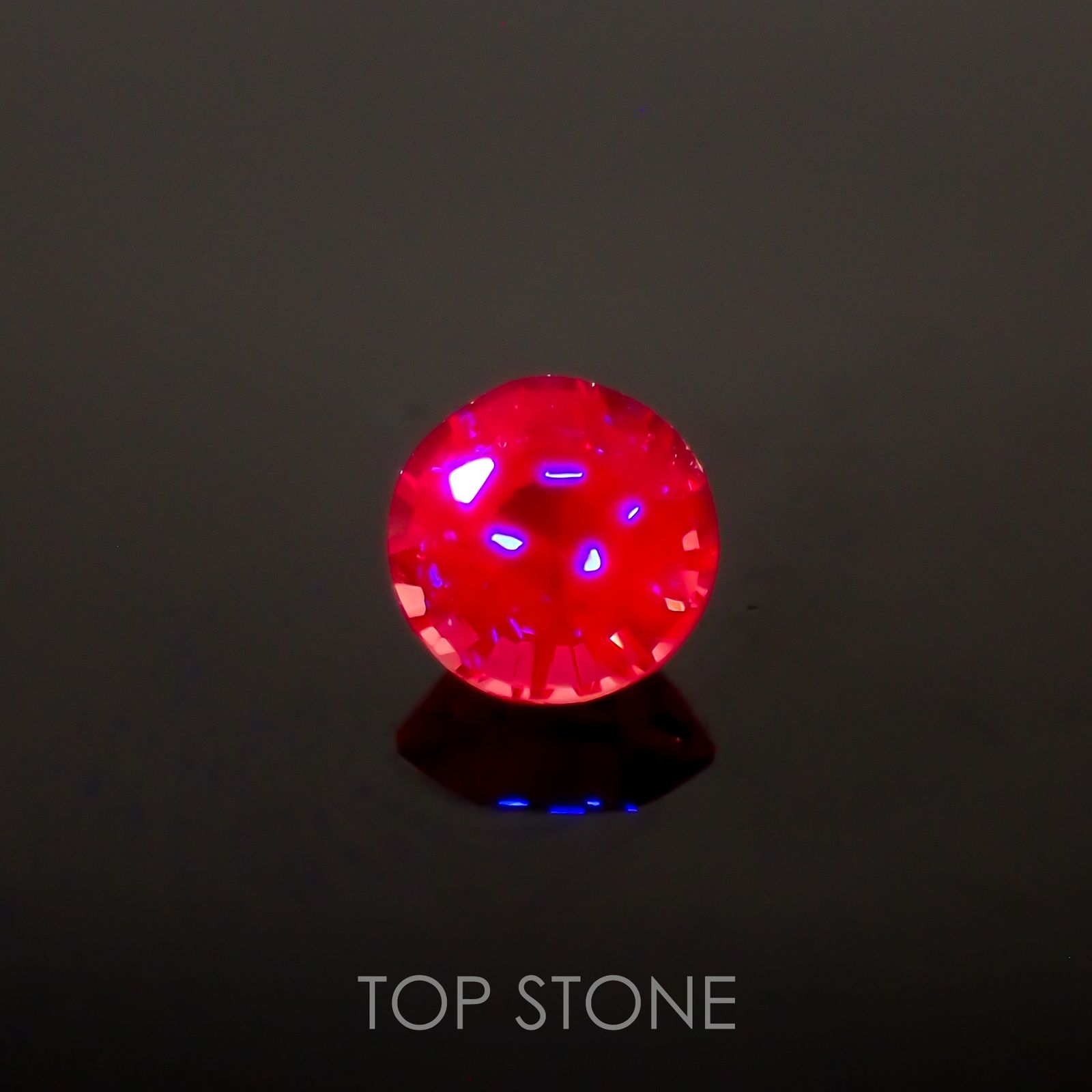 ホットピンクスピネル(宝石名ピンク・スピネル)タンザニア産 0.30ct 識別済[220114129]3.9x3.9mm前後