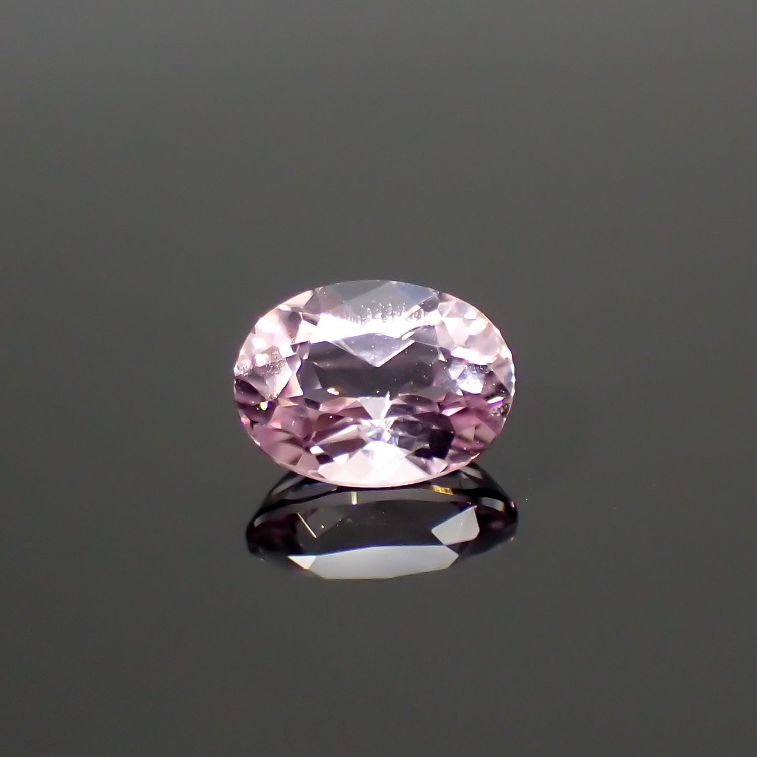 ピンクダイアスポア(宝石名ダイアスポア) アフガニスタン産 0.48ct 識別済[210912432]5.6×4mm前後