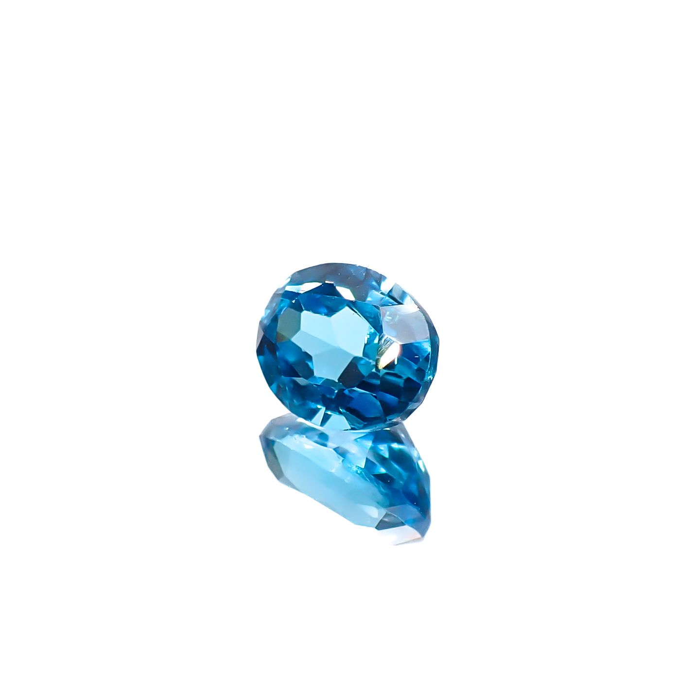 スイスブルートパーズ ブラジル産 1.98ct [241229575]8.2x6.3mm前後
