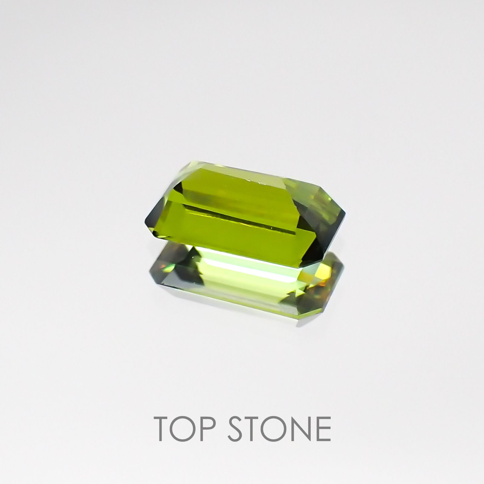 スフェーン パキスタン産 ルース 0.49ct[20128292]6.1×3.4mm前後
