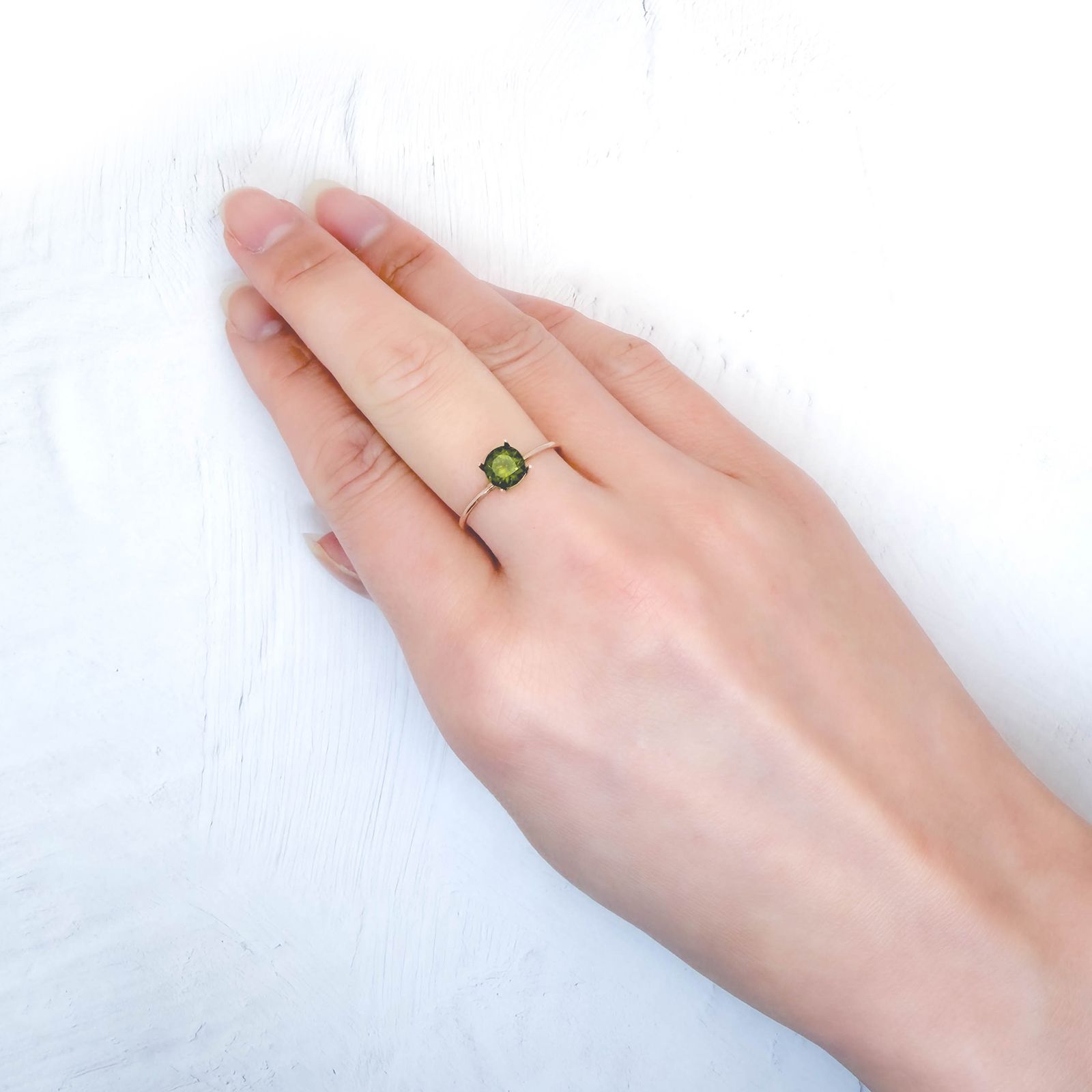 ベスビアナイト(アイドクレース) ケニア産 0.89ct / 5.9x5.8mm前後 [260231715]