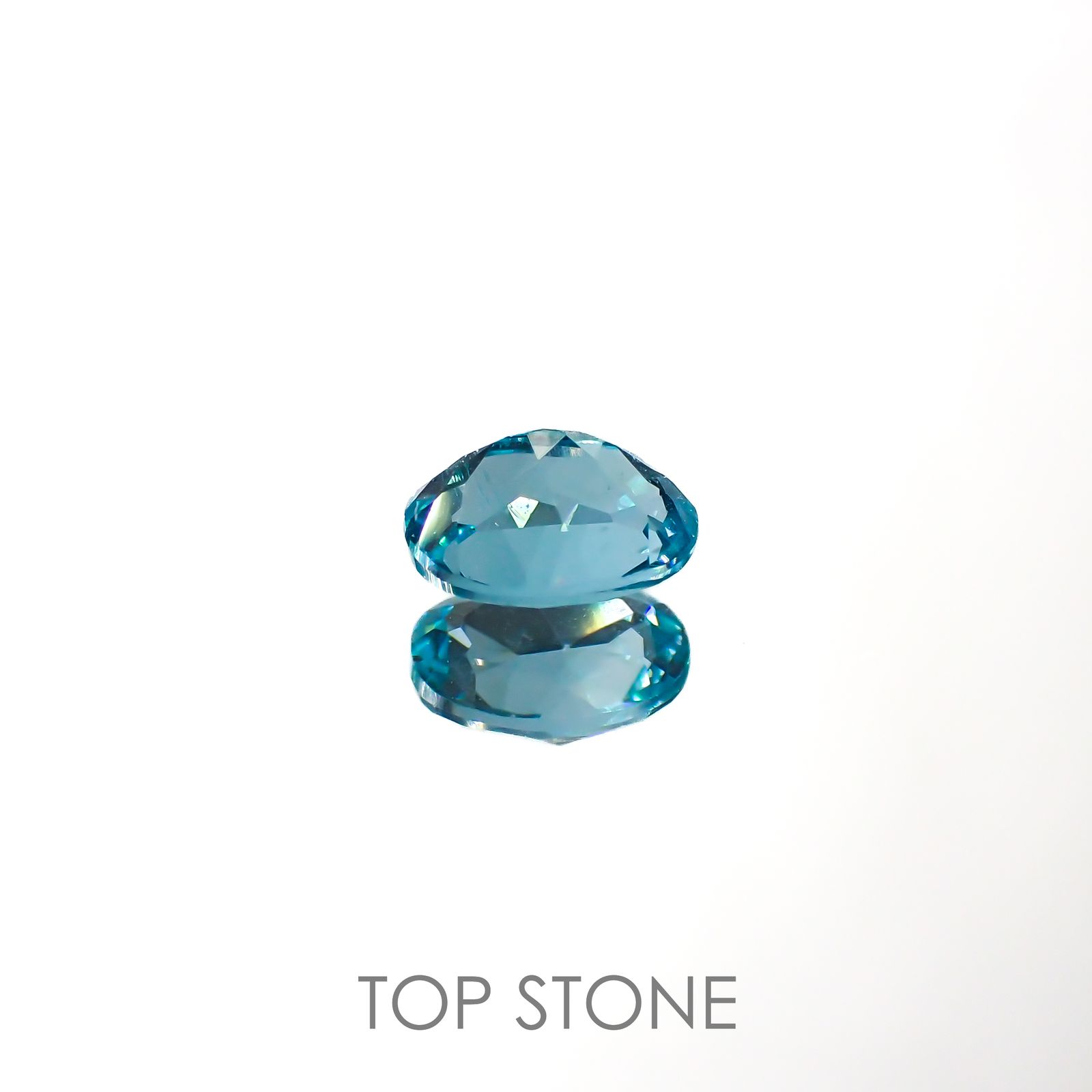 アパタイト(宝石名アパタイト)マダガスカル産 0.66ct 識別済[220616387]6.2x4.6mm前後