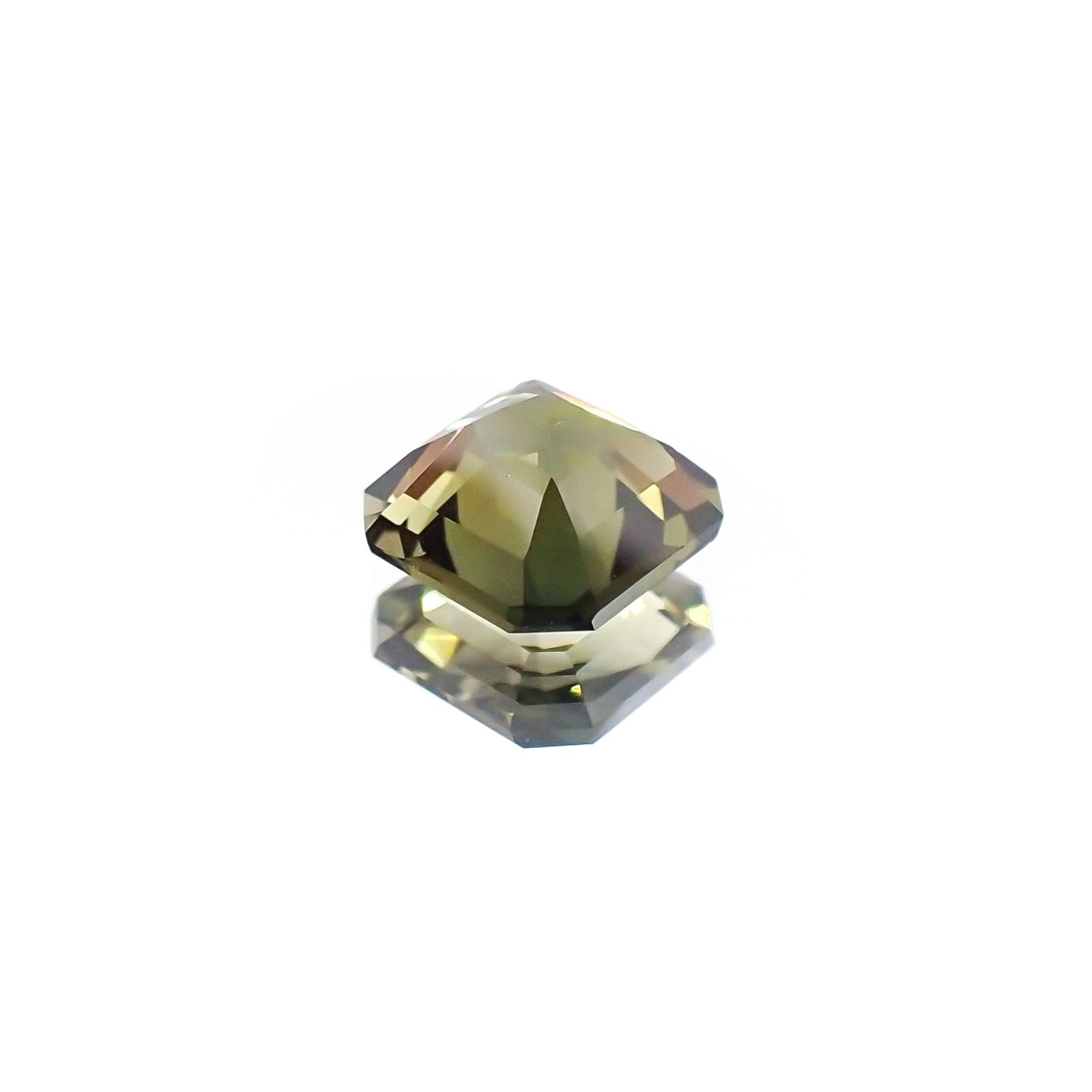 オリーブグリーントルマリン(宝石名トルマリン)ブラジル産 識別済 0.93ct / 5.9x5.8mm前後 [231023952]