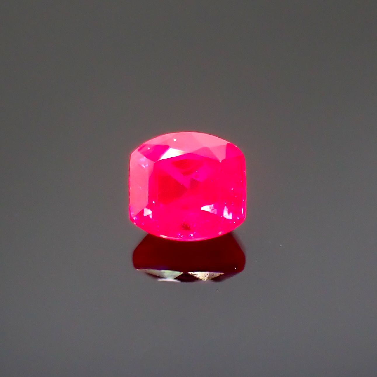 ルビー モザンビーク/ビルマ産 0.17ct [220616198]2.9x2.7mm前後