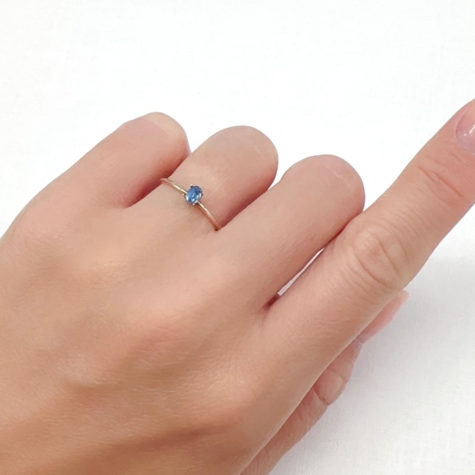 タトゥーアクアマリン ブラジル・ミナスジェライス州タトゥー鉱山産 0.15ct[240427170]3.9x2.7mm前後