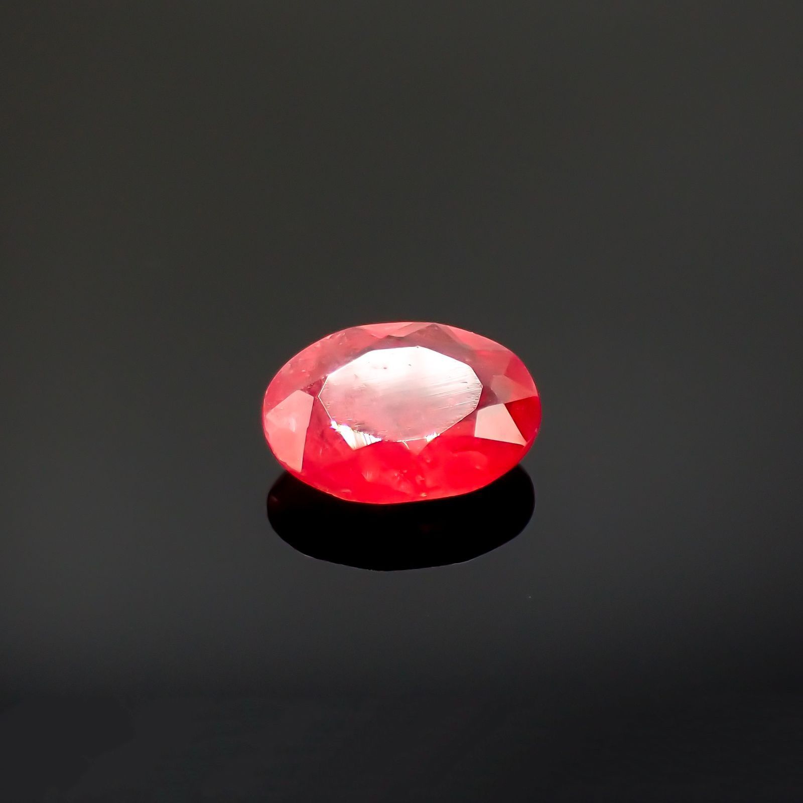 ロードナイト(宝石名ロードナイト)ブラジル産 識別済 2.01ct / 9.3x7.3mm前後 [220616712]