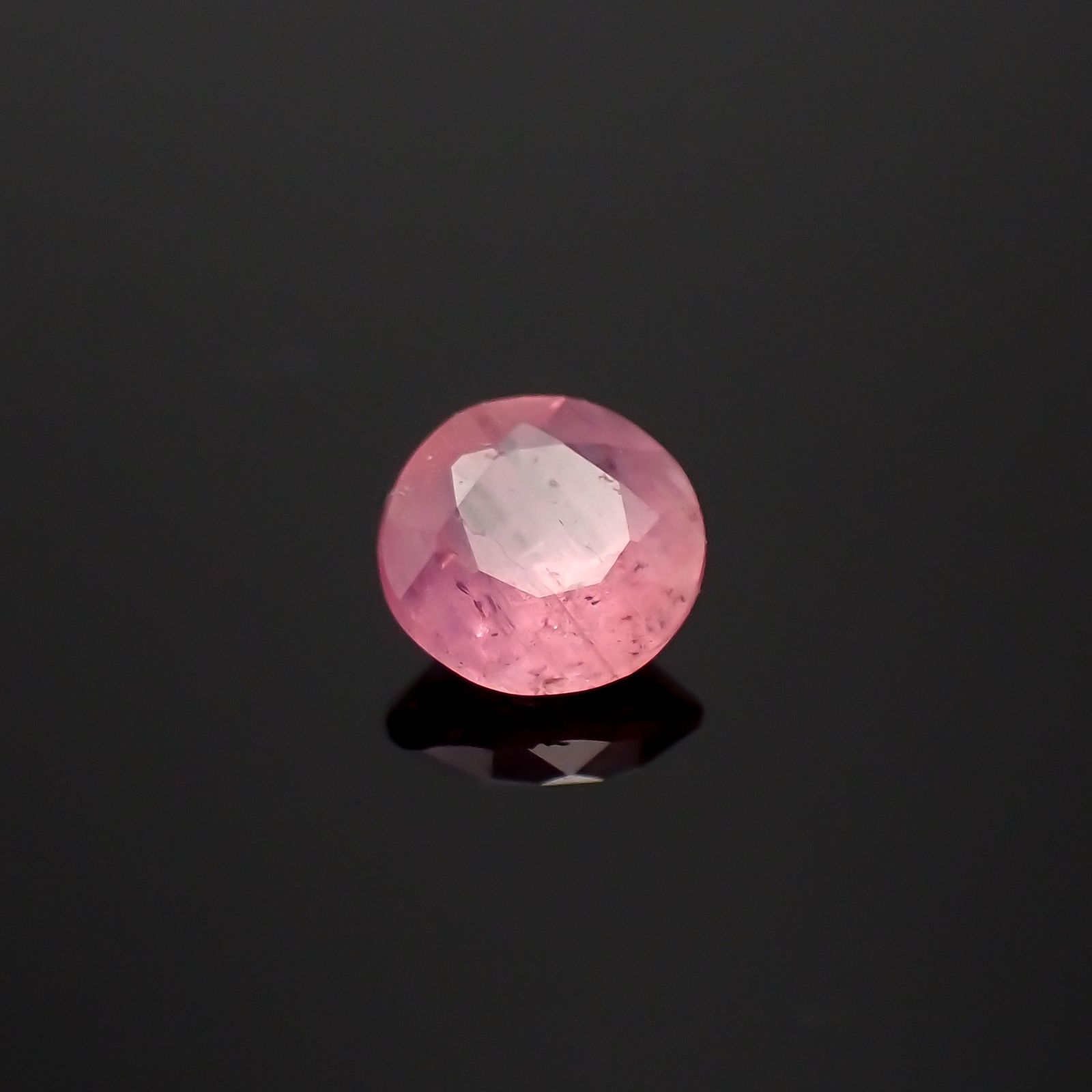 ペツォッタイト(ラズベリル)(宝石名ペツォッタイト)マダガスカル産 0.17ct 識別済[231023736]3.6x3.6mm前後