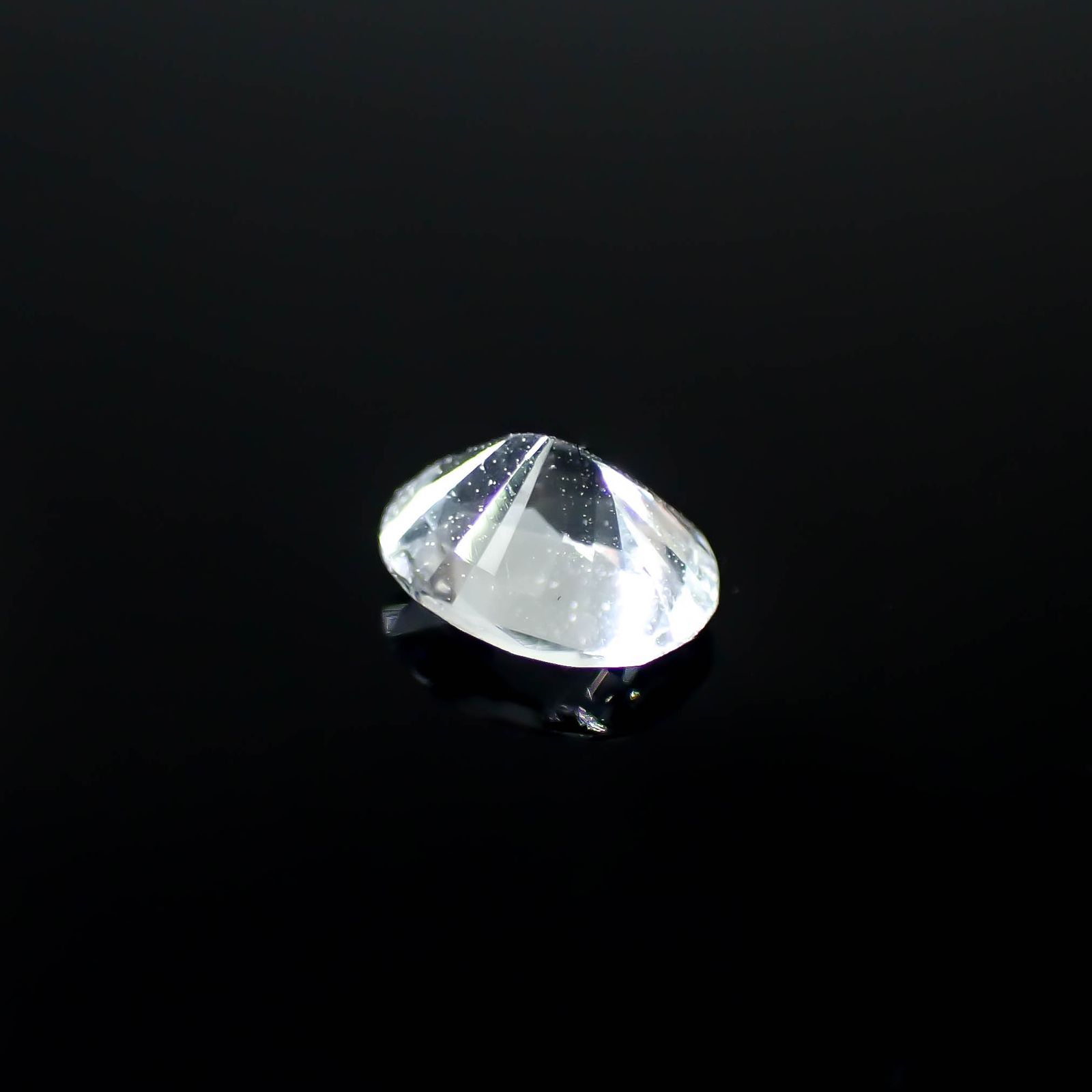 カラーレスサファイア スリランカ産 0.42ct [250830972]5.1x3.9mm前後