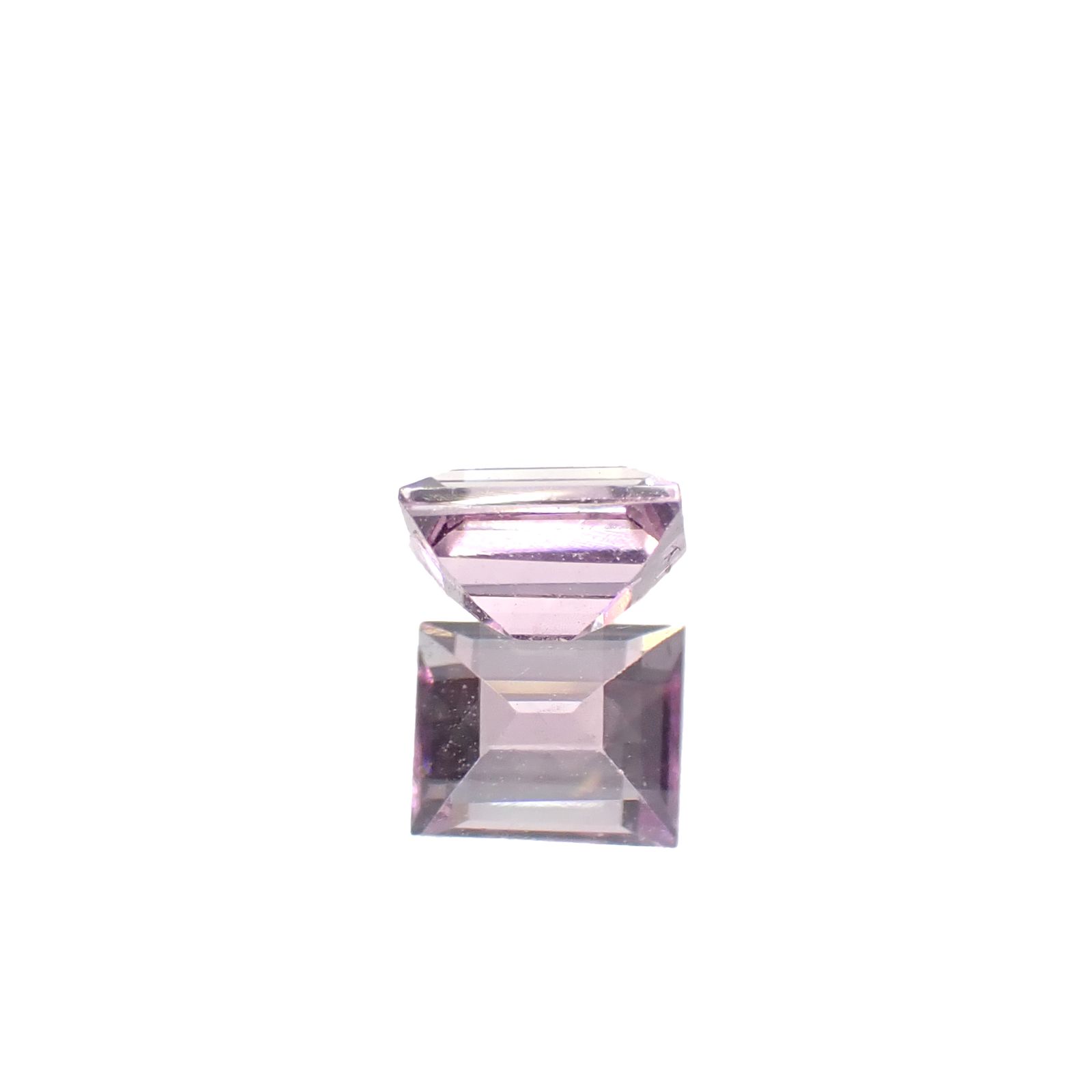 ピンクゾイサイト(宝石名ピンク・ゾイサイト)タンザニア産 ソ付(日独) 0.263ct / 3.88x3.25mm前後 [251231472]