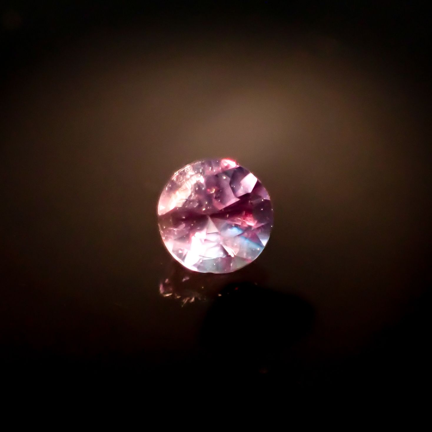 アレキサンドライトキャッツアイ ブラジル・ミナスジェライス州ヘマチタ鉱山産 0.085ct[240929041]2.5x2.5mm前後