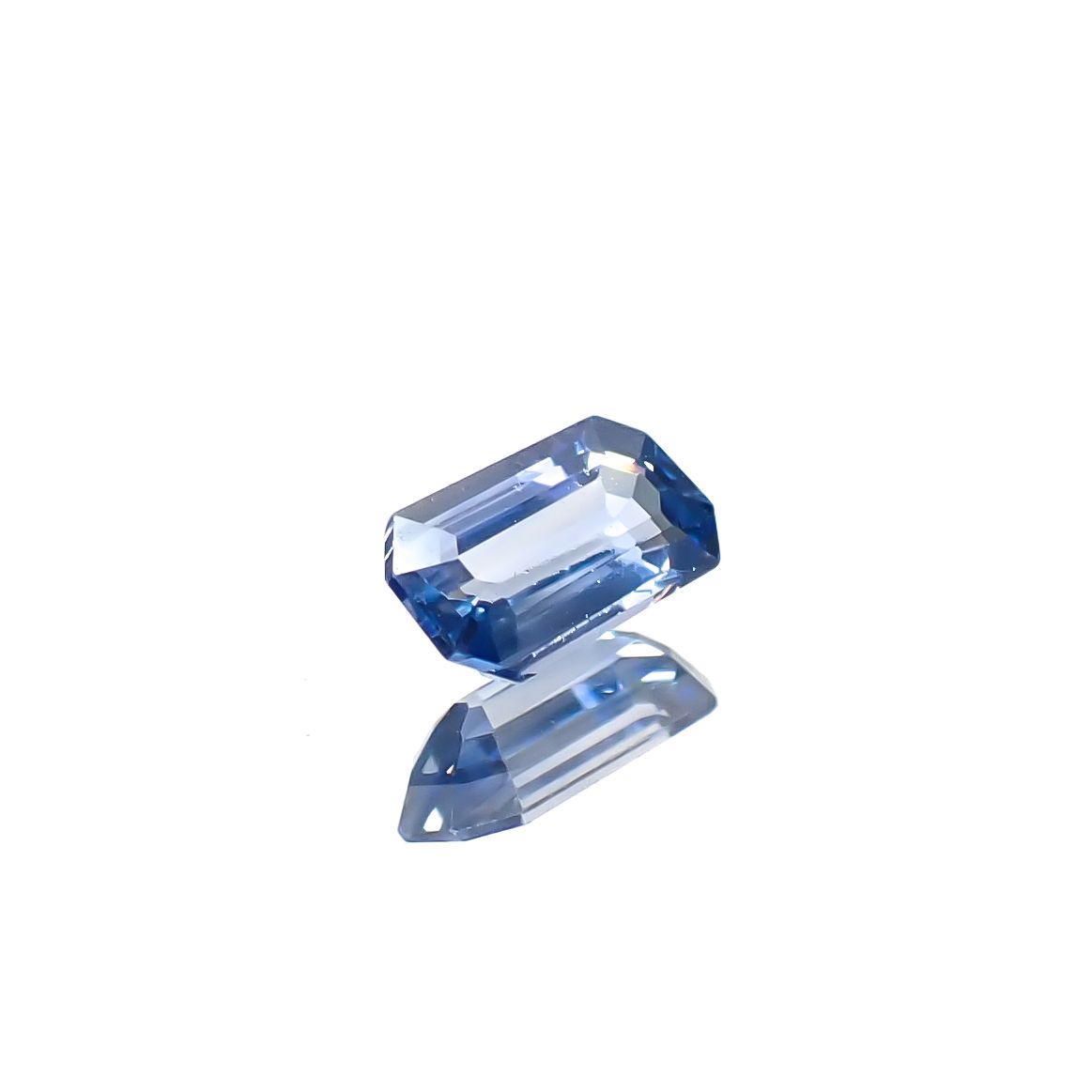 アイスブルーサファイア スリランカ産 0.36ct [241229589]5.3x3mm前後