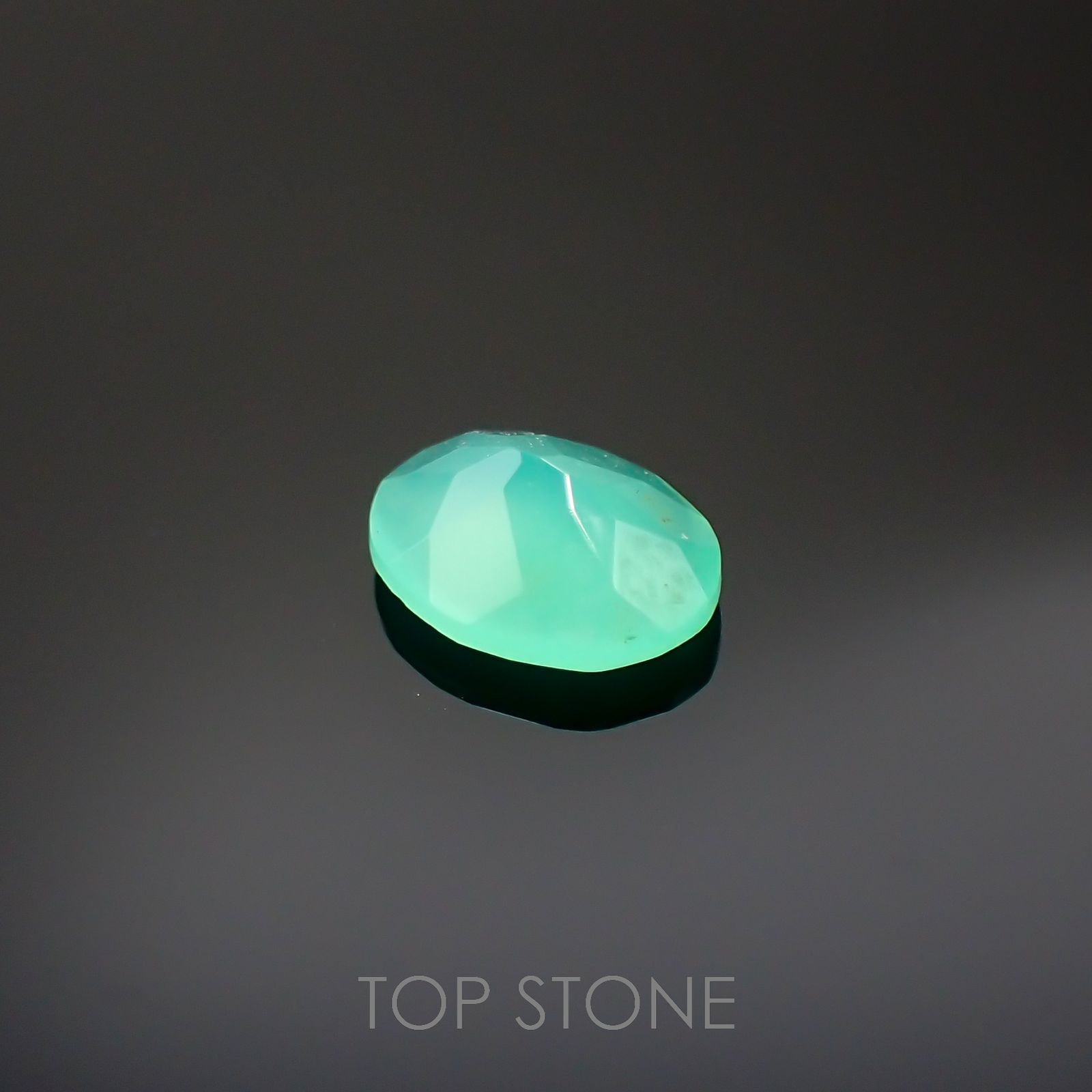 グリーンオパール 南アフリカ産 0.77ct[220717054]7.9x6.1mm前後