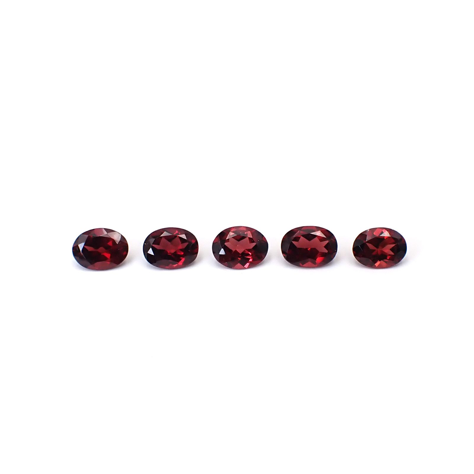 ◇ランダムセレクト◇パイロープアルマンディンガーネット モザンビーク産 約1.30ct / 8x6mm前後 [260532213]