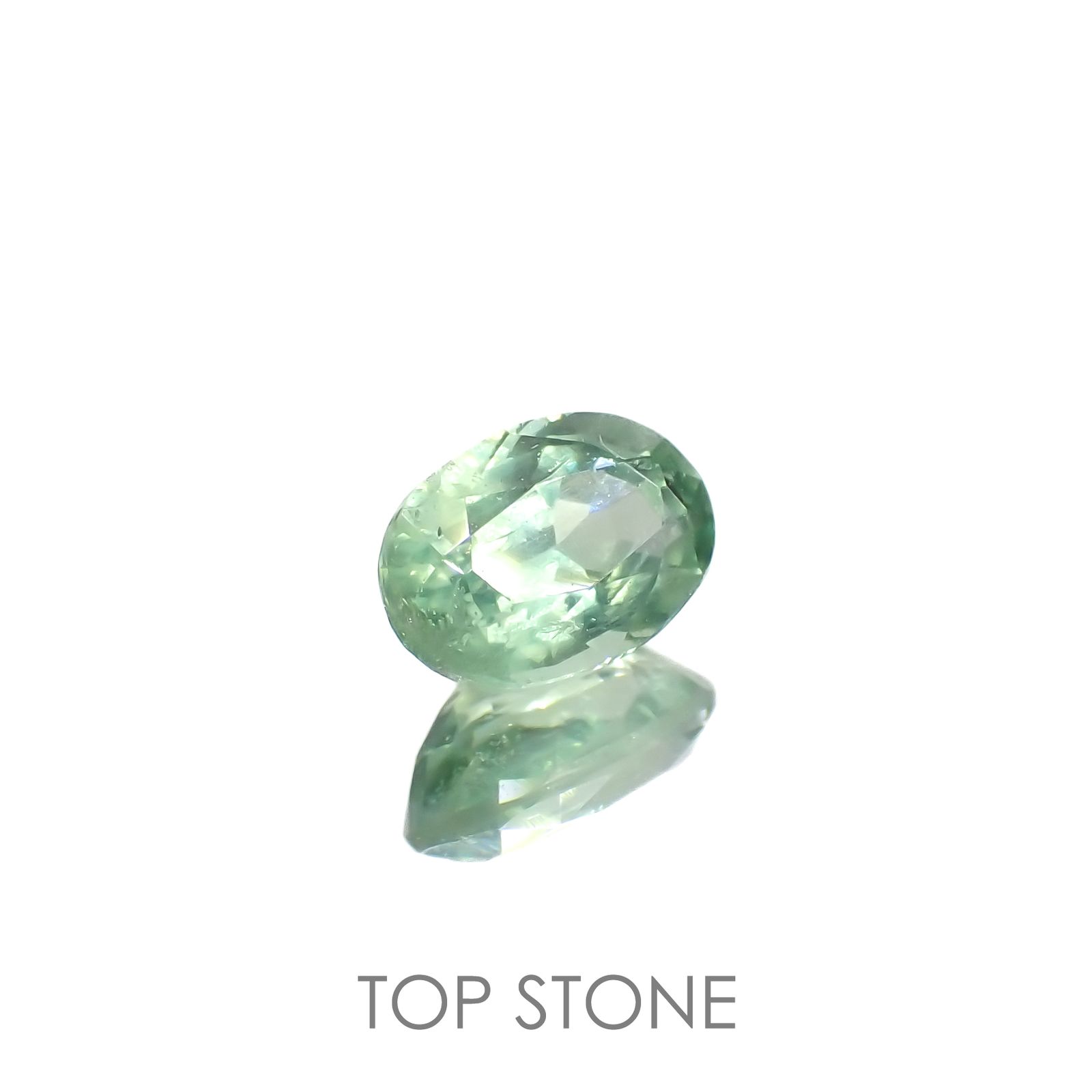 グリーンカイヤナイト(宝石名カイヤナイト)タンザニア産 0.65ct 識別済[220616670]6.2x4.2mm前後