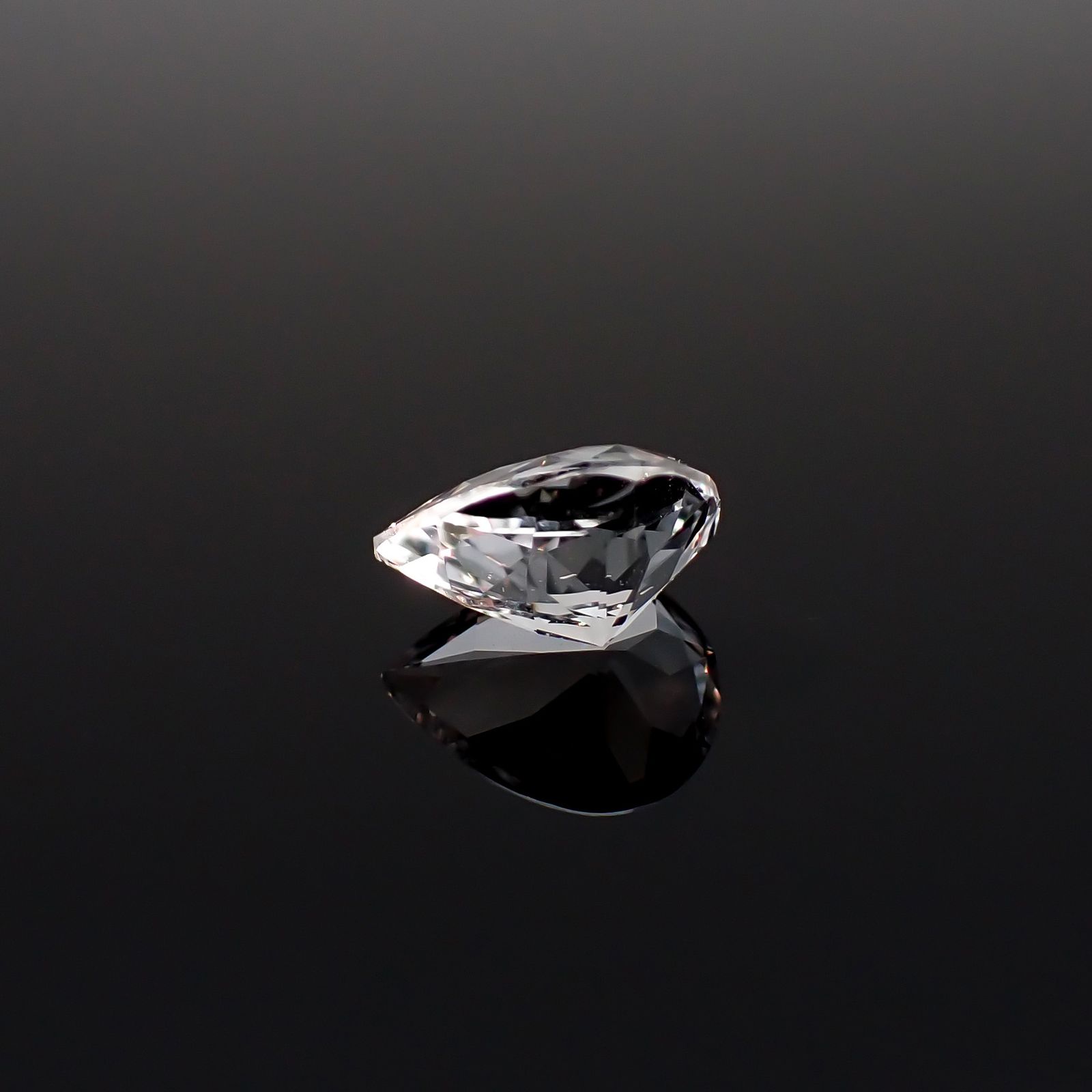 フェナカイト ロシア・マリシェボ鉱山産 0.79ct / 7.4x5.4mm前後 [260632433]