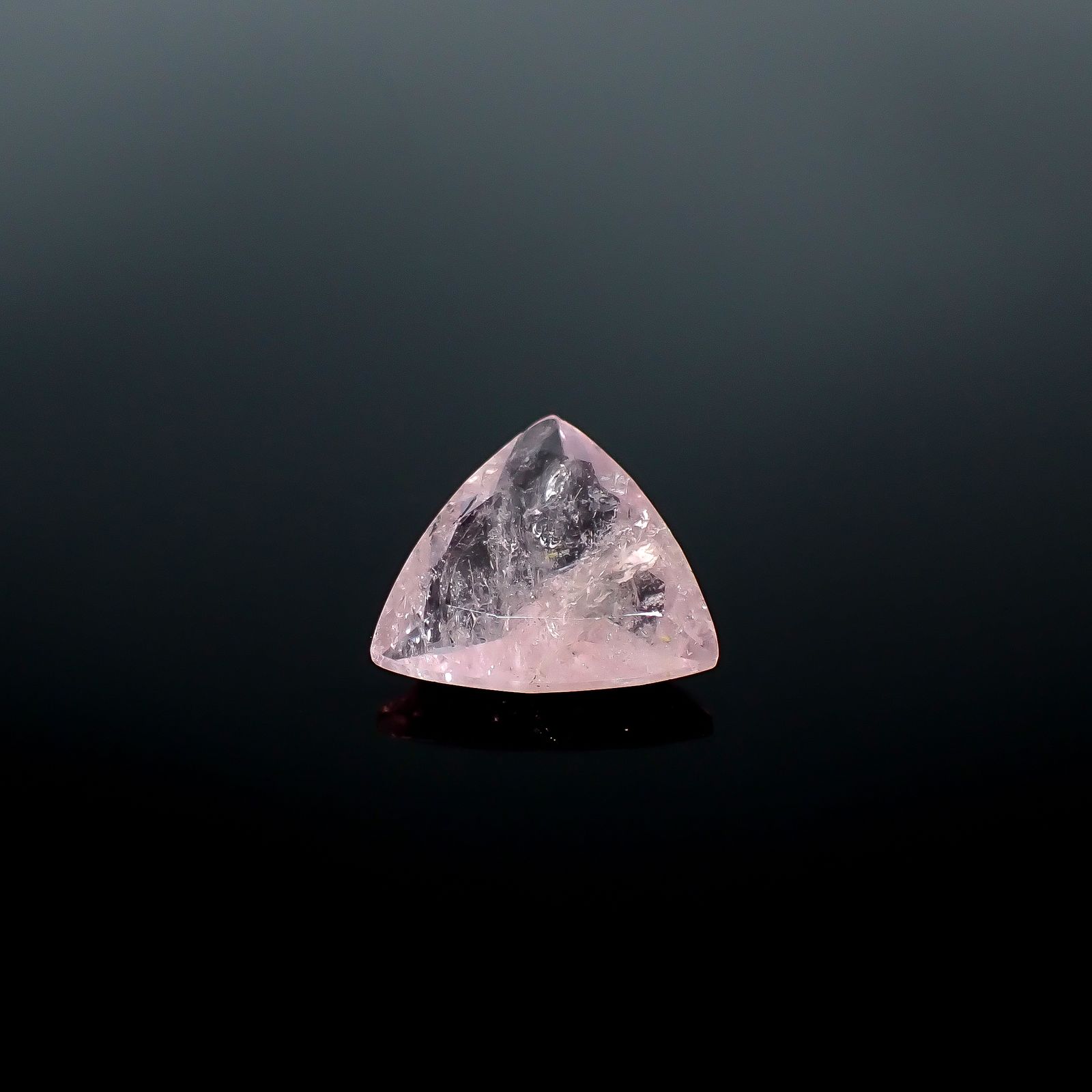 モルガナイト ブラジル産 4.95ct [250730873]13.5x14.2mm前後