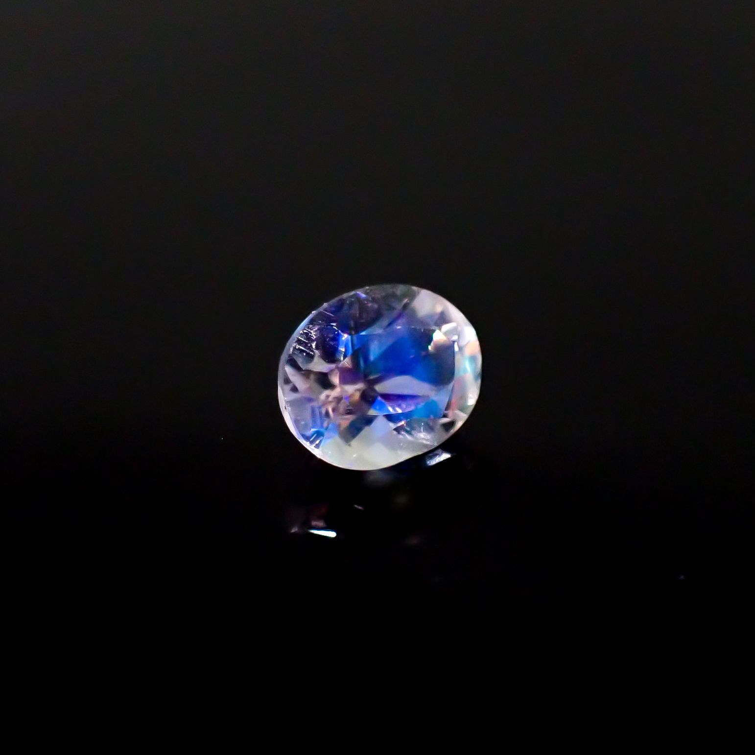レインボームーンストーン(宝石名ラブラドライト)タンザニア産 0.40ct 識別済[241029203]5.4x4.2mm前後