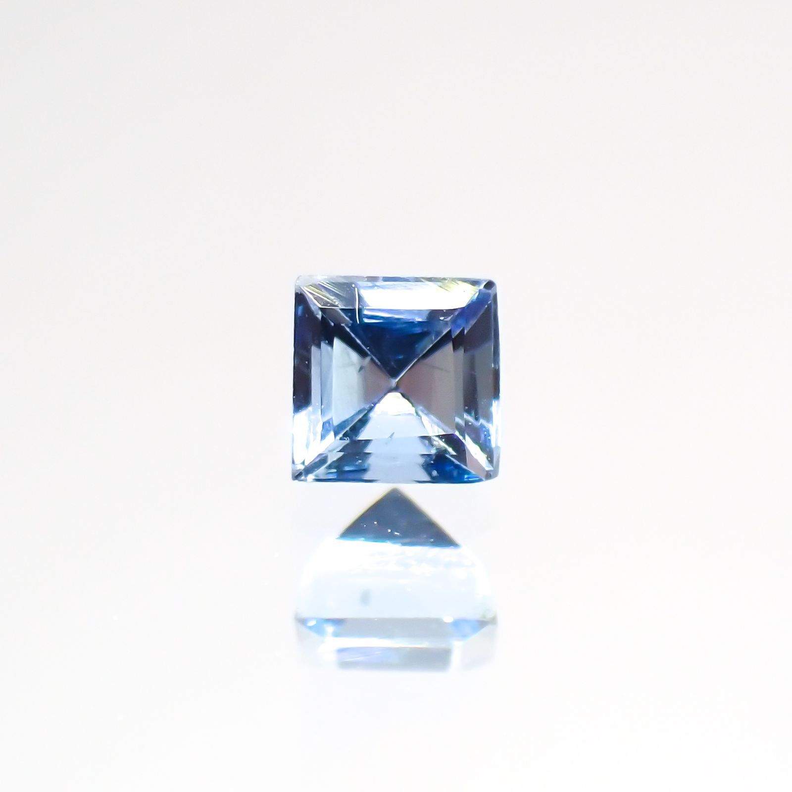 サンタマリアアクアマリン ブラジル産 0.13ct[220114043]2.6x2.6mm前後