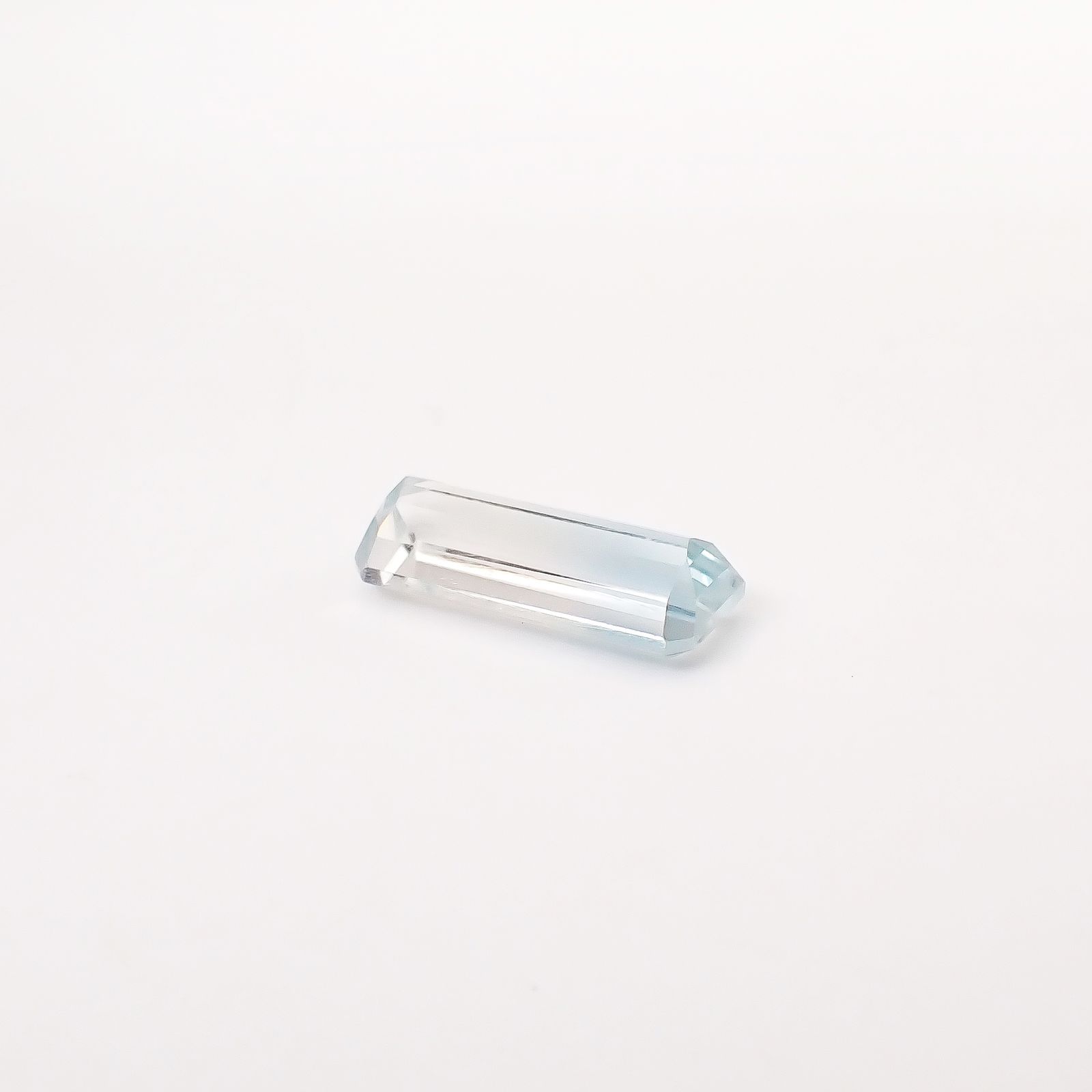 バイカラートパーズ 非加熱 ブラジル産 6.41ct / 16.6x6.8mm前後 [260331797]