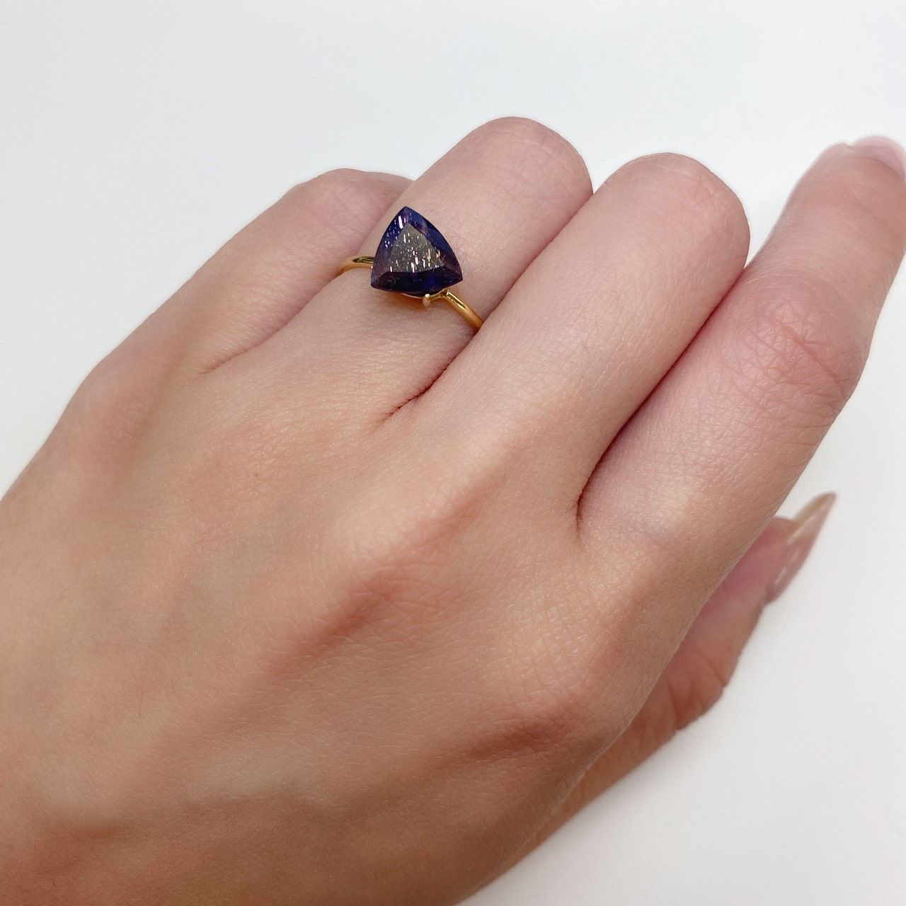 ブラッドショットアイオライト インド産 ルース 1.66ct[210611112]8.3×8.7mm前後