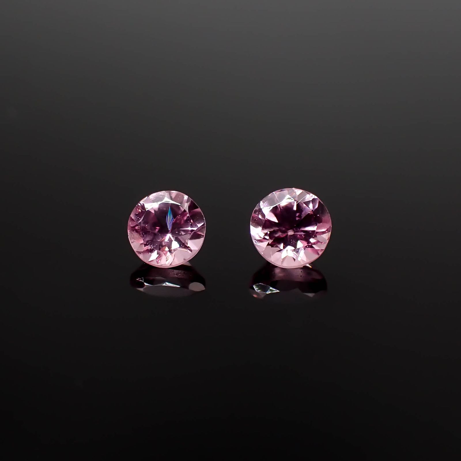 ◇ペアセット◇ピンクスピネル タンザニア産 0.43ct(2pcs合計) [250730789]3.5x3.4mm前後