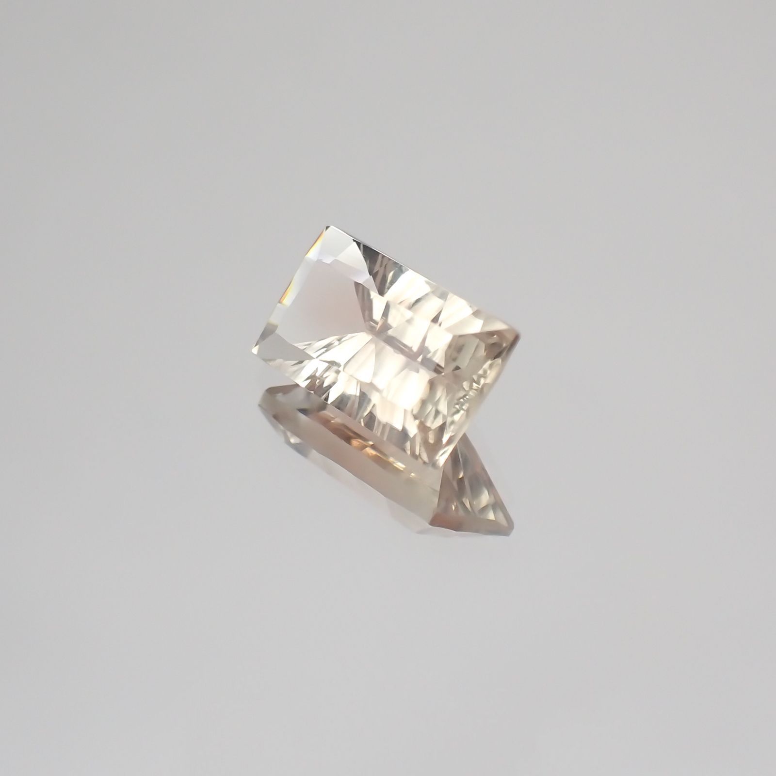 オレゴンサンストーン(宝石名ラブラドライト) アメリカ・オレゴン州産 1.05ct 識別済[210410419]8×4.9mm前後