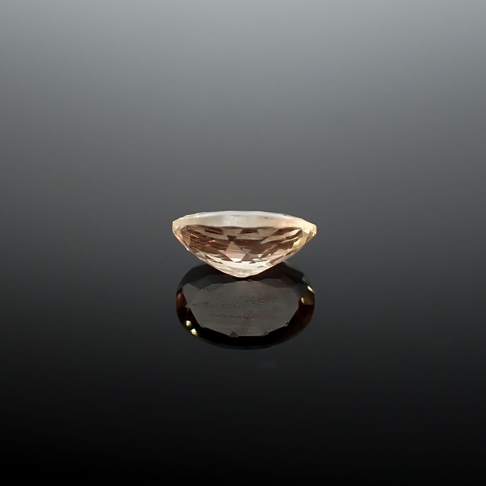 オレゴンサンストーン アメリカ・オレゴン州産 0.87ct / 7.7x5.8mm前後 [260732640]