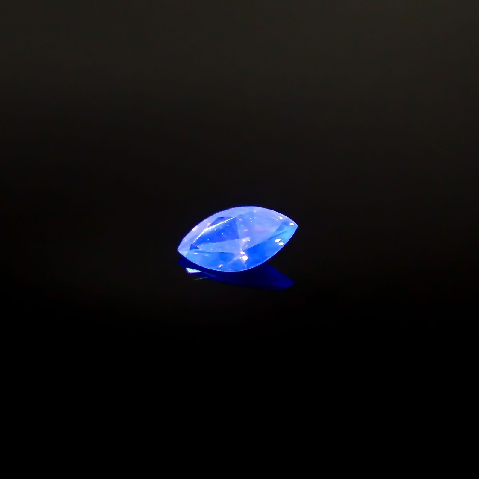 ピンクダイヤモンド(宝石名ダイアモンド VS-2/FANCY DEEP BROWNISH PINK) 0.068ct ソ付(AGT)[250129714]4.12x2.22mm前後