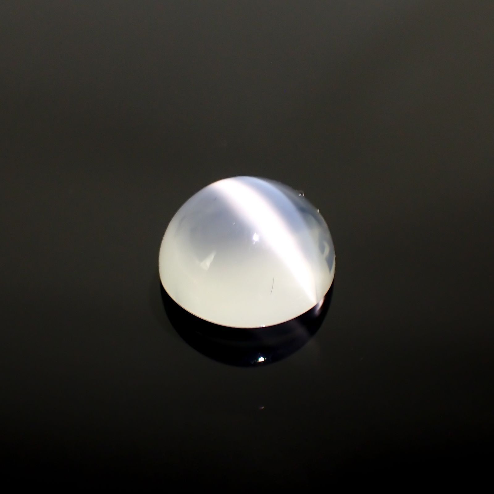 ムーンストーンキャッツアイ(宝石名ムーンストーン・キャッツアイ) インド産 識別済 4.16ct / 10.1x10.1mm前後 [260212739]