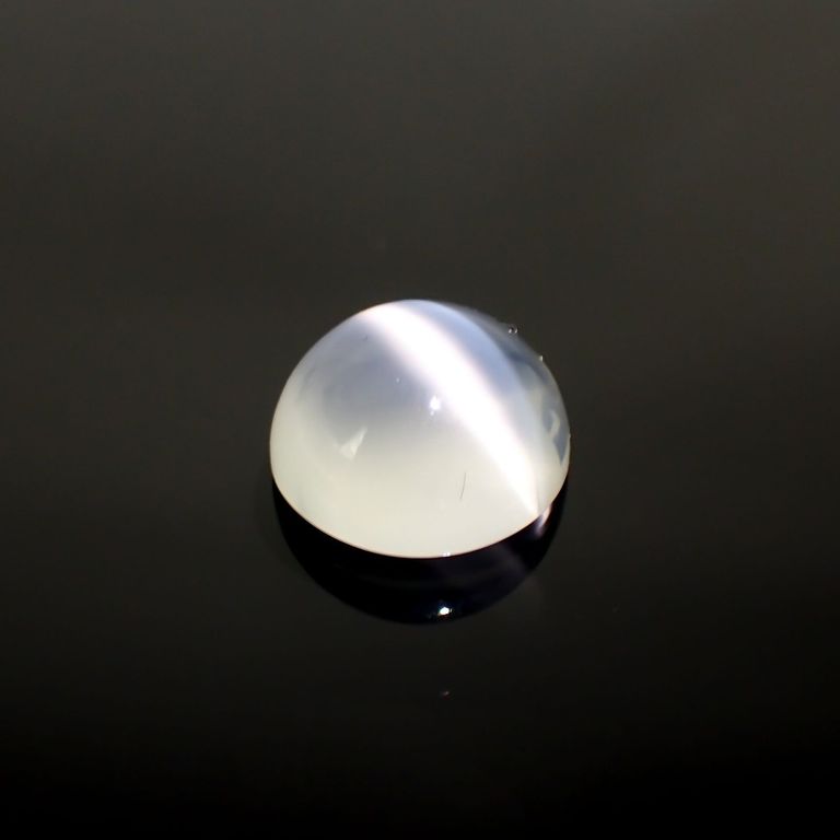 光を当ててキャッツアイを出しています