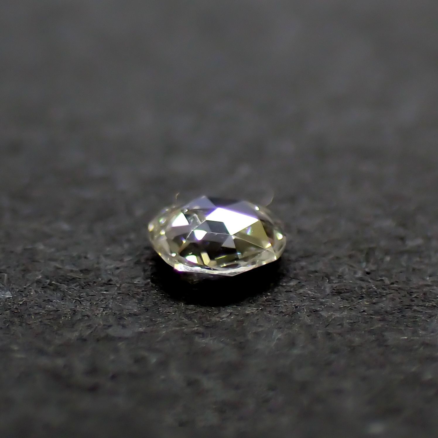 ◇ローズカット◇ダイヤモンド SI-VS / D-G(宝石名ダイアモンド) 0.057ct 識別済[210610911]2.5×2.5mm前後