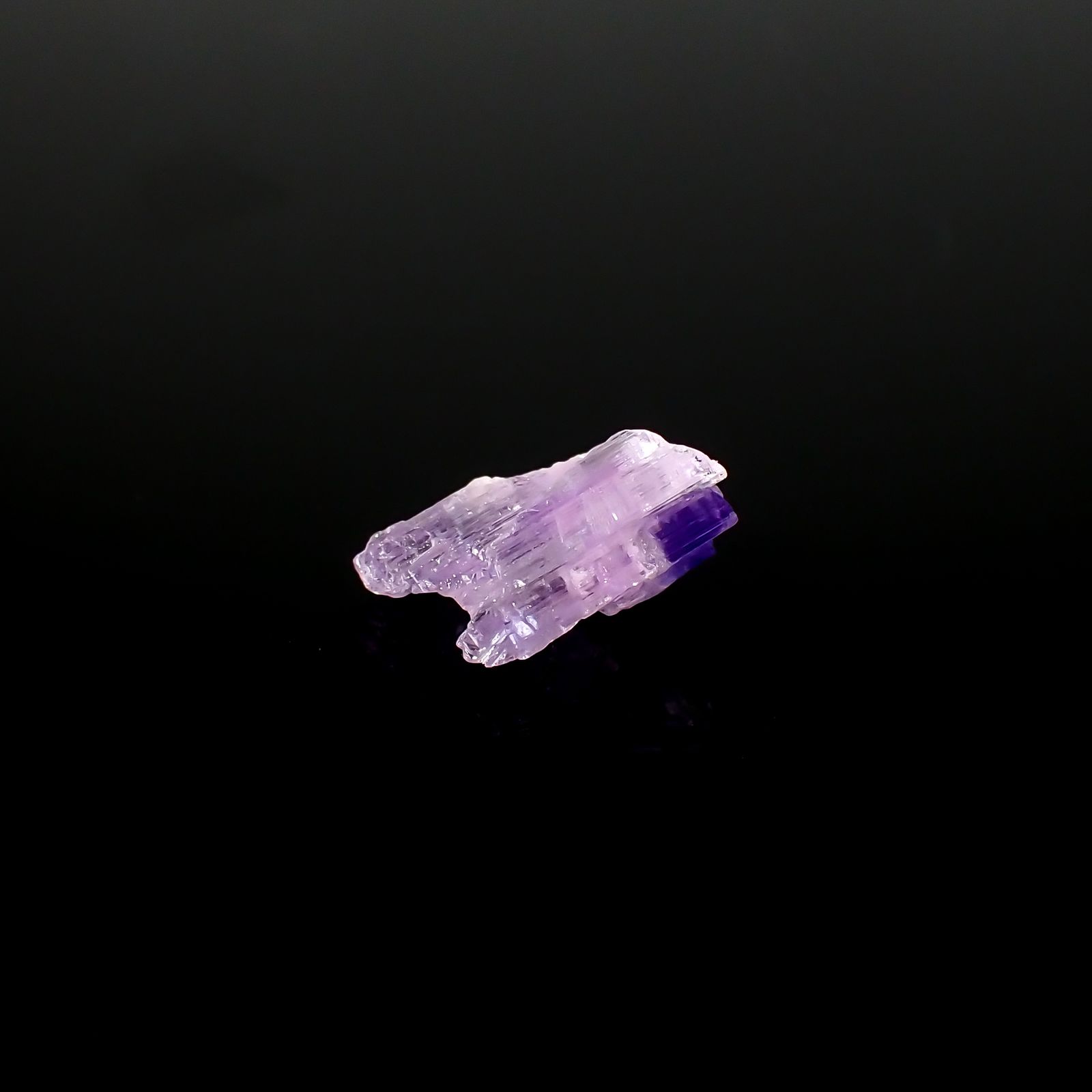 バイカラータンザナイト 原石 タンザニア産 2.88ct[231224984]9.7x7.7mm前後