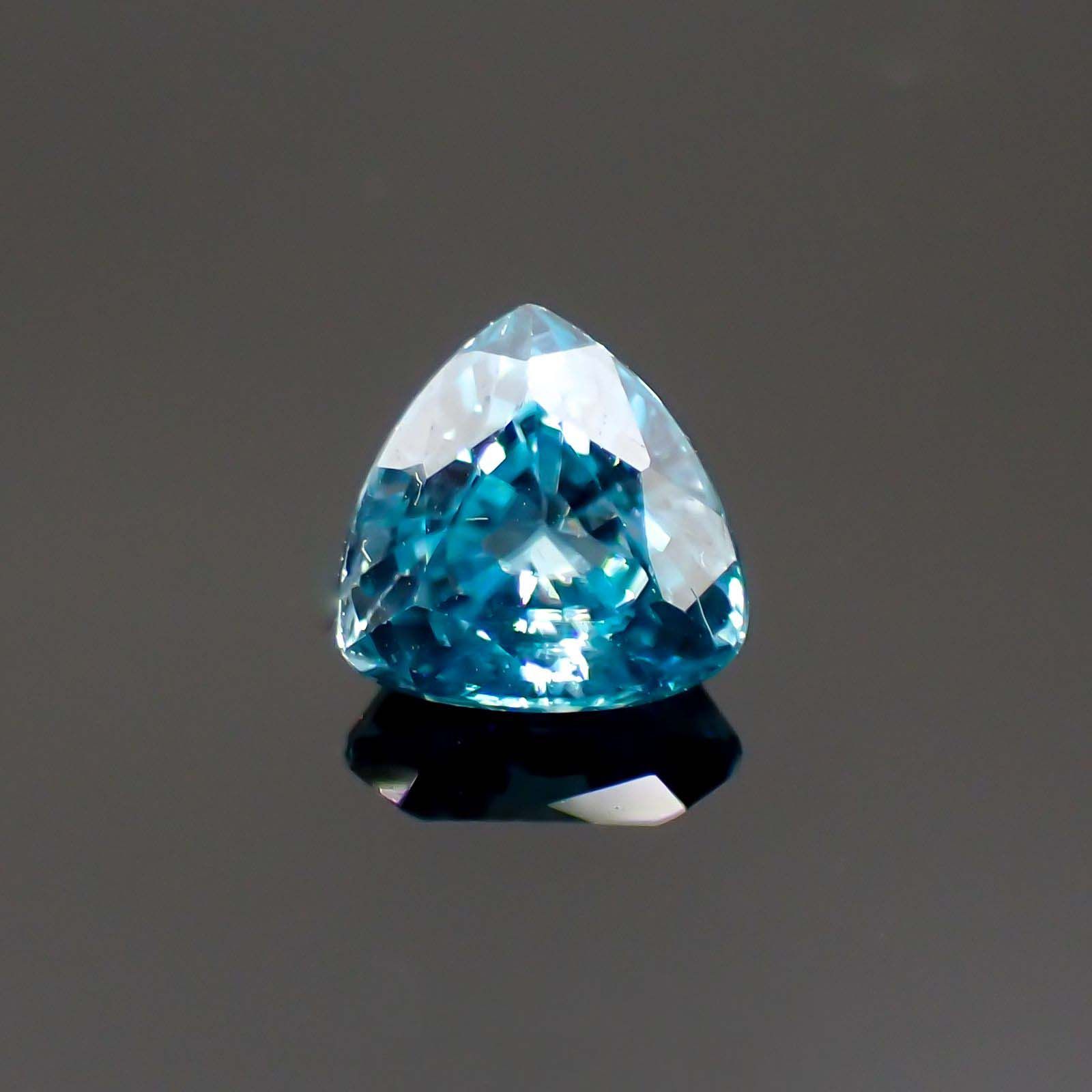 ブルージルコン(宝石名ジルコン) カンボジア産 1.24ct 識別済[211013446]6×5.9mm前後