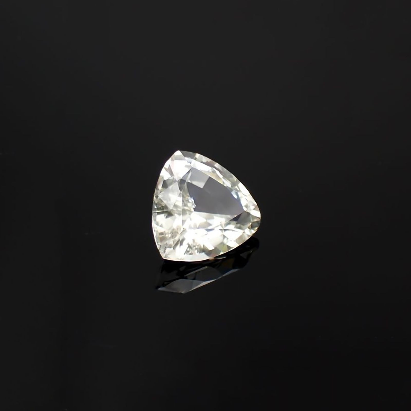 シリマナイト(宝石名シリマナイト)ビルマ産 ソ付(彩珠) 7.532ct / 12.6x13.7mm前後 [221219728]