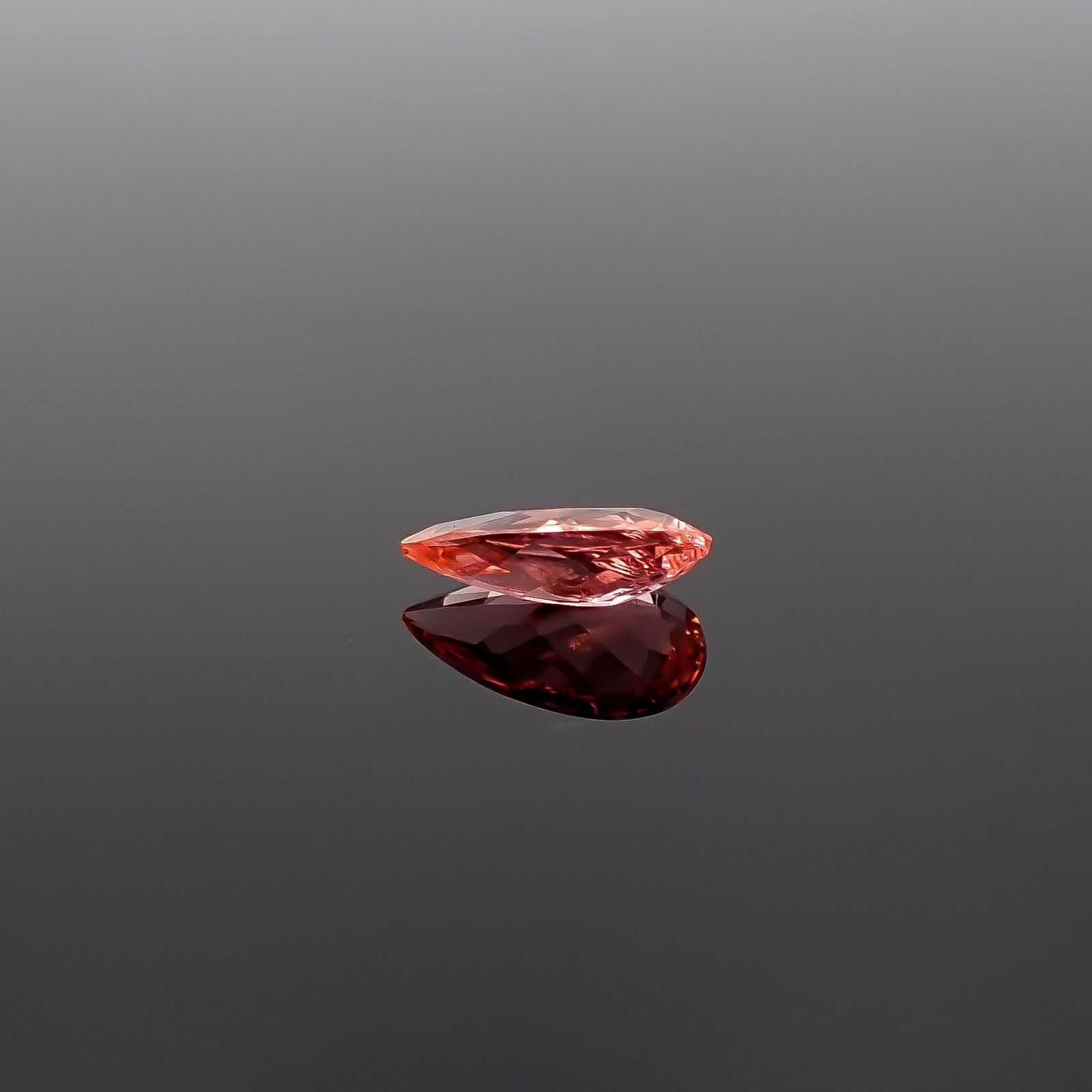 ヴェイリネナイト パキスタン産 0.68ct / 8.5x4.8mm前後 [260231781]