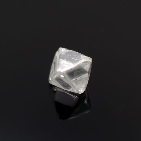 ソーヤブルダイヤモンド 原石(トライゴンあり・薄/Trigon) ロシア産 0.092ct[230923465]2.6x2.6mm前後