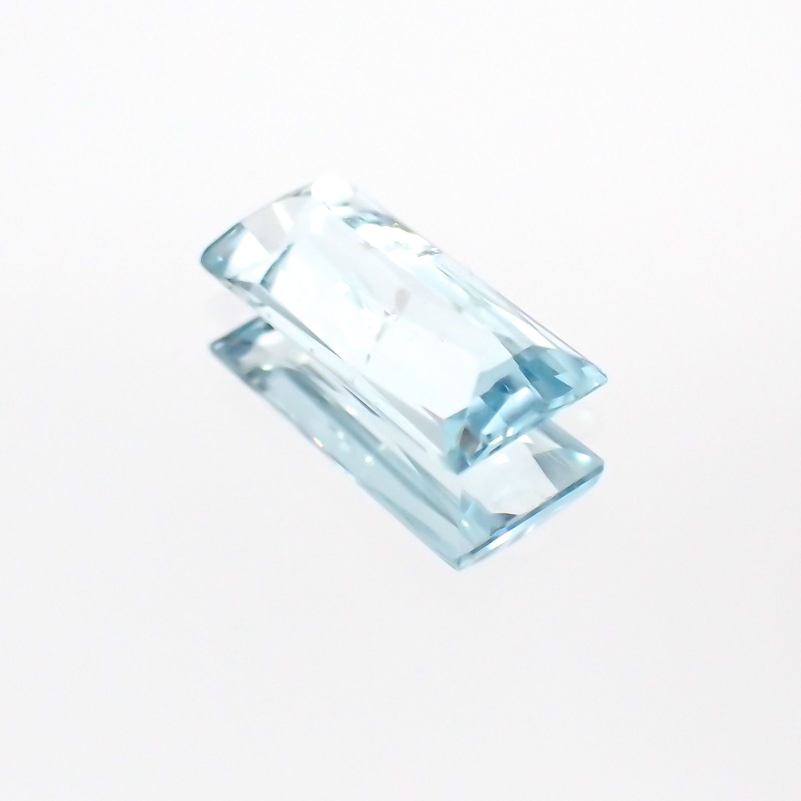 パライバトルマリン(宝石名トルマリン/別名パライバ・トルマリン) モザンビーク産 0.53ct 識別済[20127741]7.6×3.6mm前後