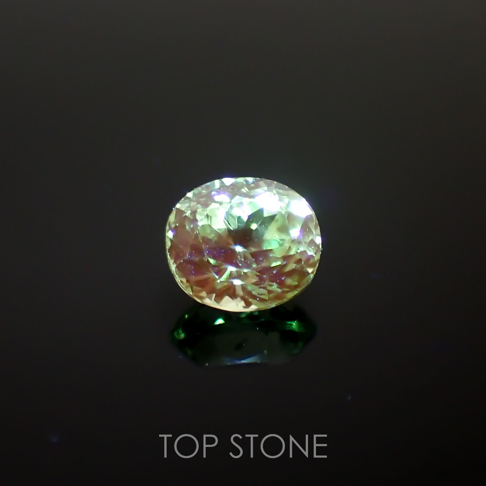 ミントガーネット(宝石名グリーン グロッシュラー・ガーネット)タンザニア産 0.51ct 識別済[221018626]4.8x4.1mm前後